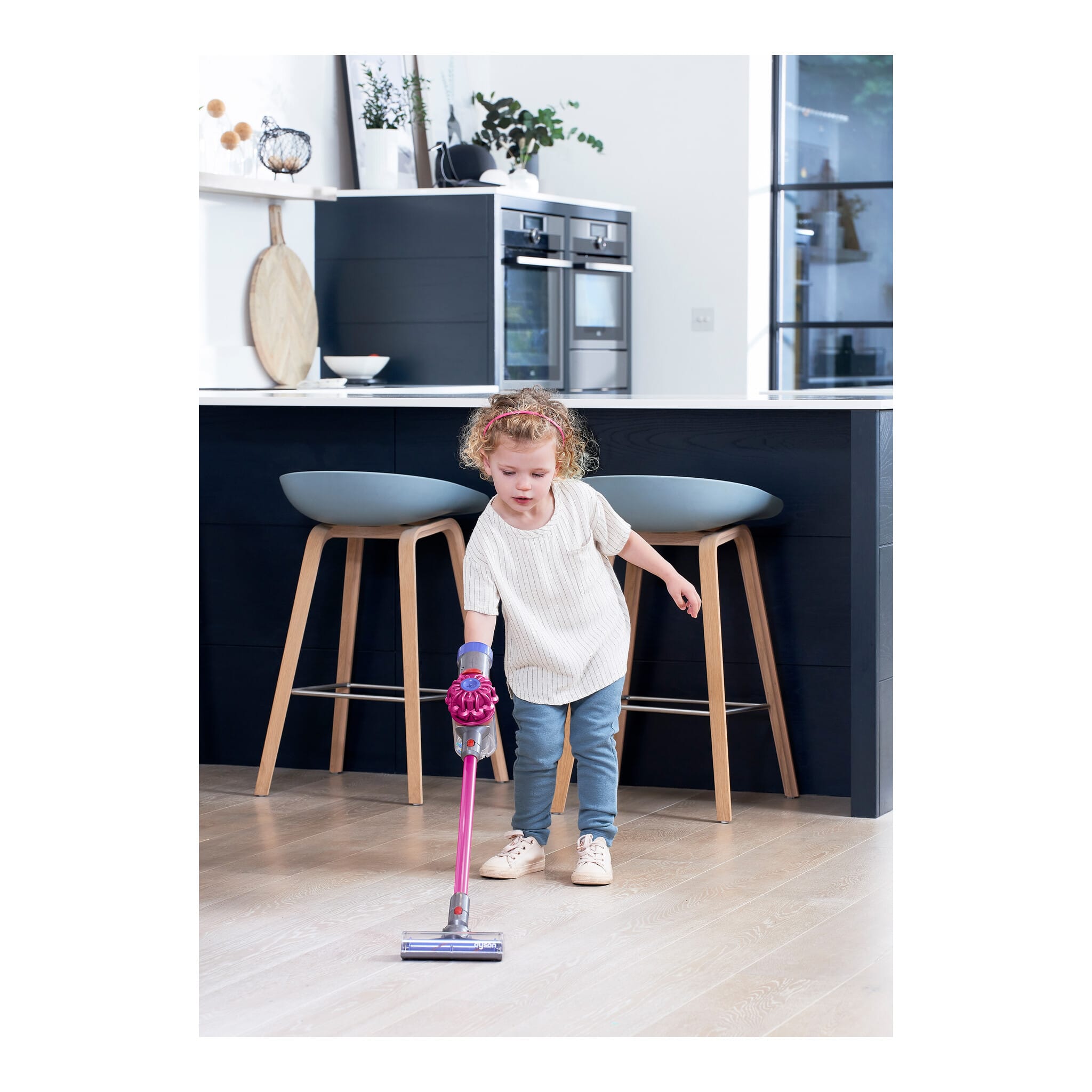 Casdon Dyson V8 Cord-Free Vacuum Cleaner Toy - Blue