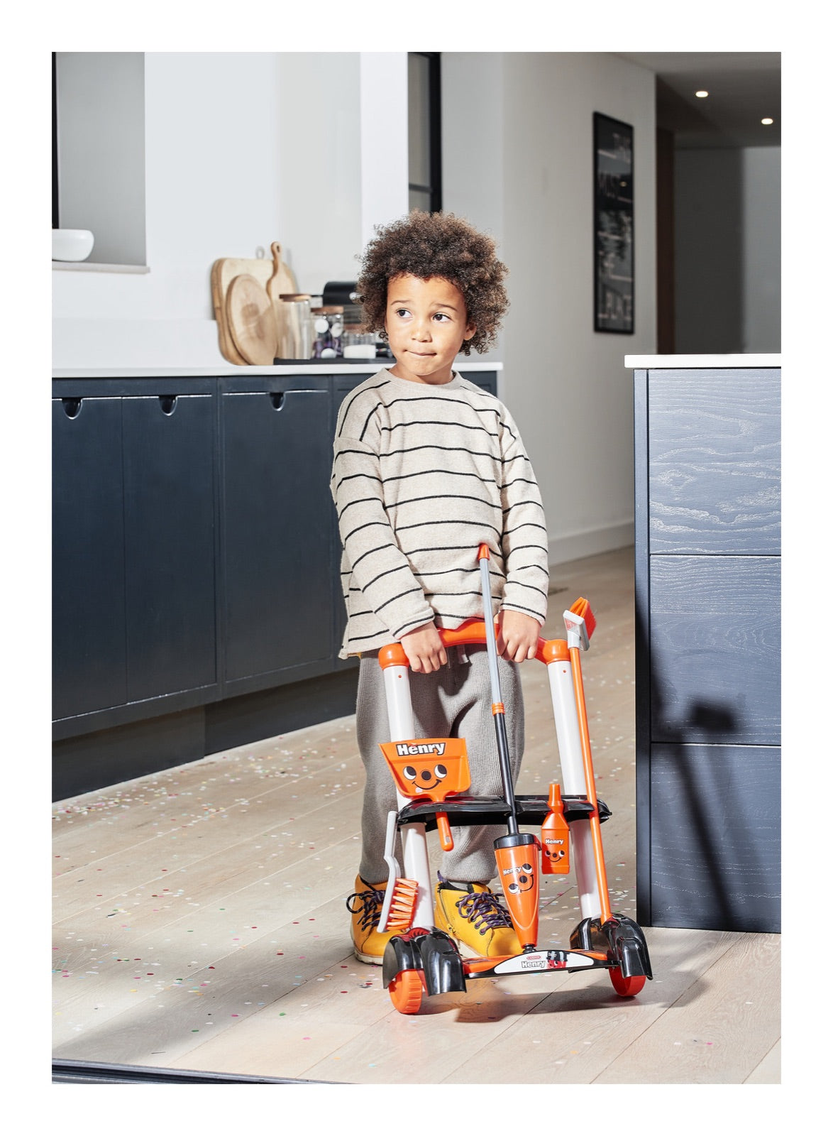 Casdon Henry Cleaning Trolley Pretend Play Set – 143%2063060%20(6)
