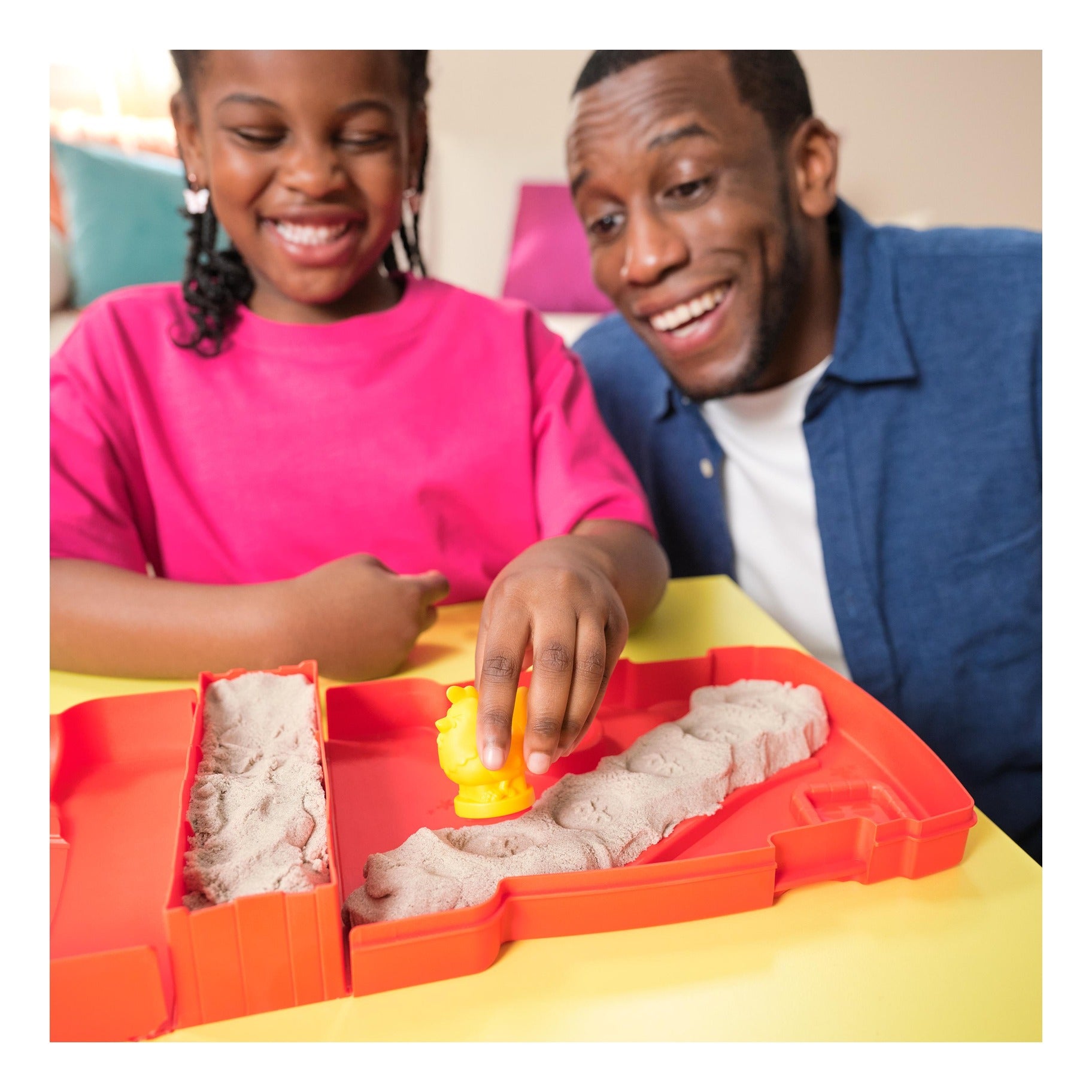 Kinetic Sand Sandy Farm Set with 340g Sand and 6 Tools