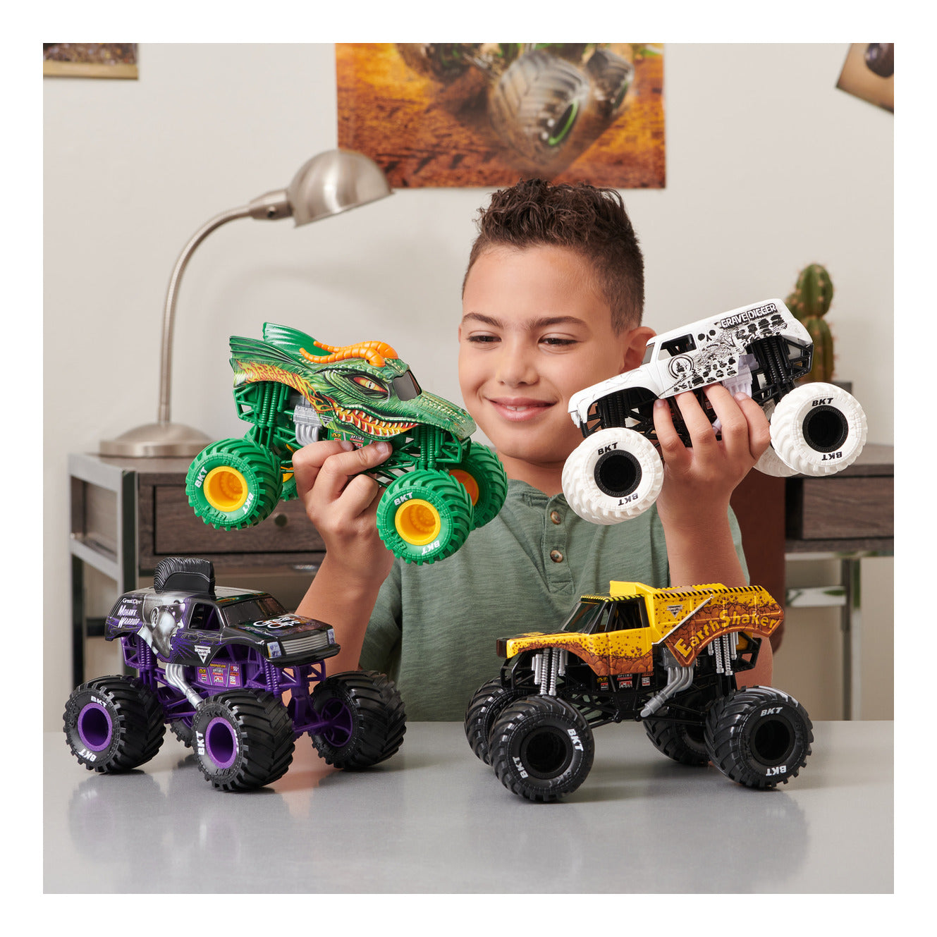 Monster Jam JCB DIGatron 1:24 Die-Cast Monster Truck