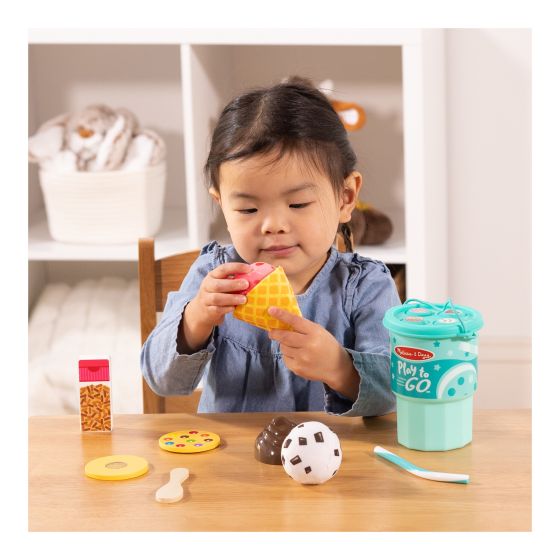 Melissa & Doug - Play to Go Ice Cream Play Set