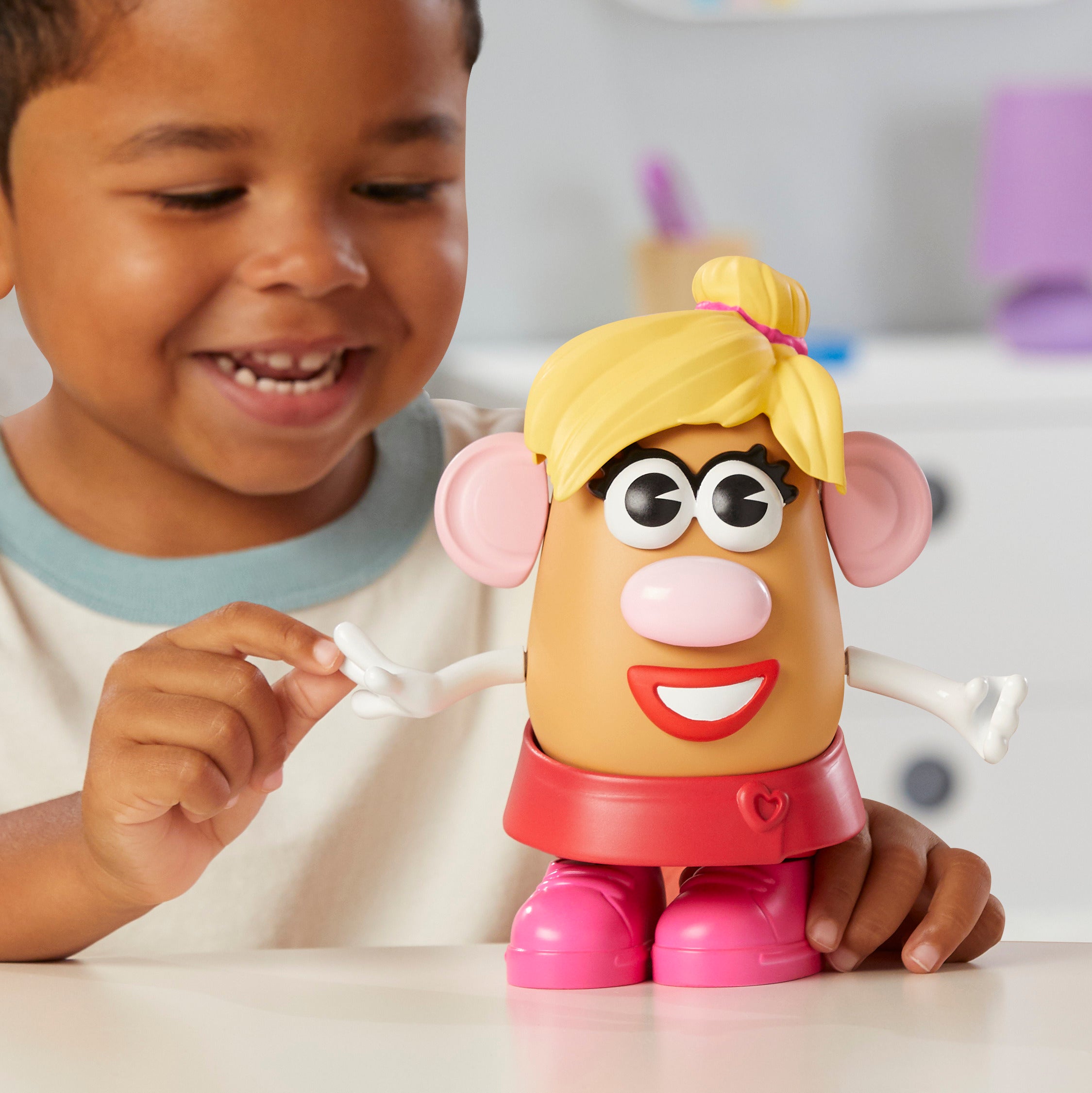 Potato Head Mrs. Potato Head Toy with 12 Parts