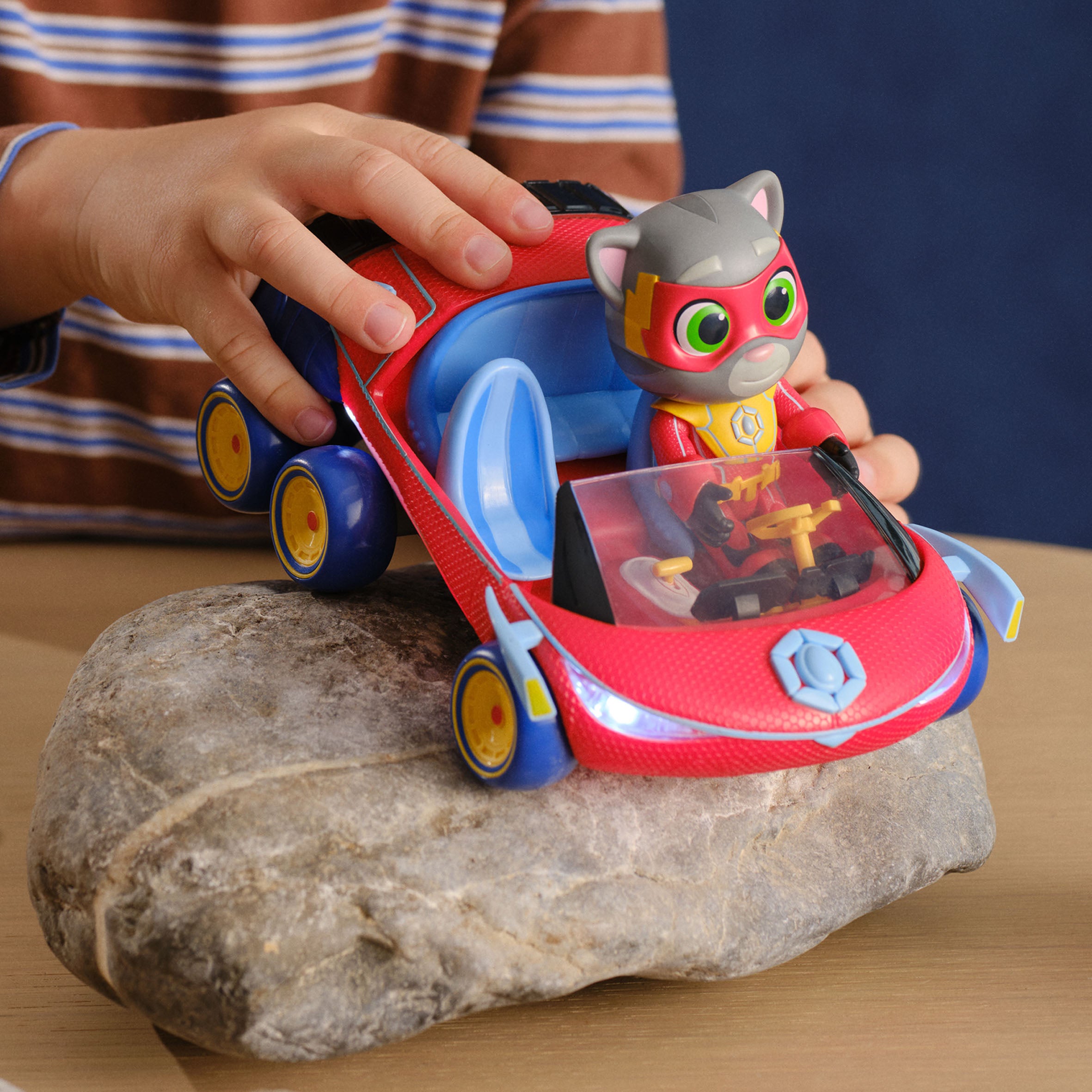 Talking Tom Heroes Suddenly Super 4-Inch Tom Figure and Car Set
