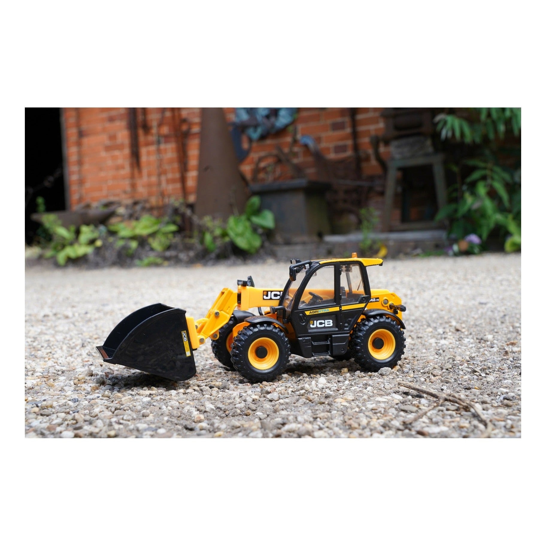 Britains JCB 542-70 AgriXtra Loadall 1:32 Farm Toy