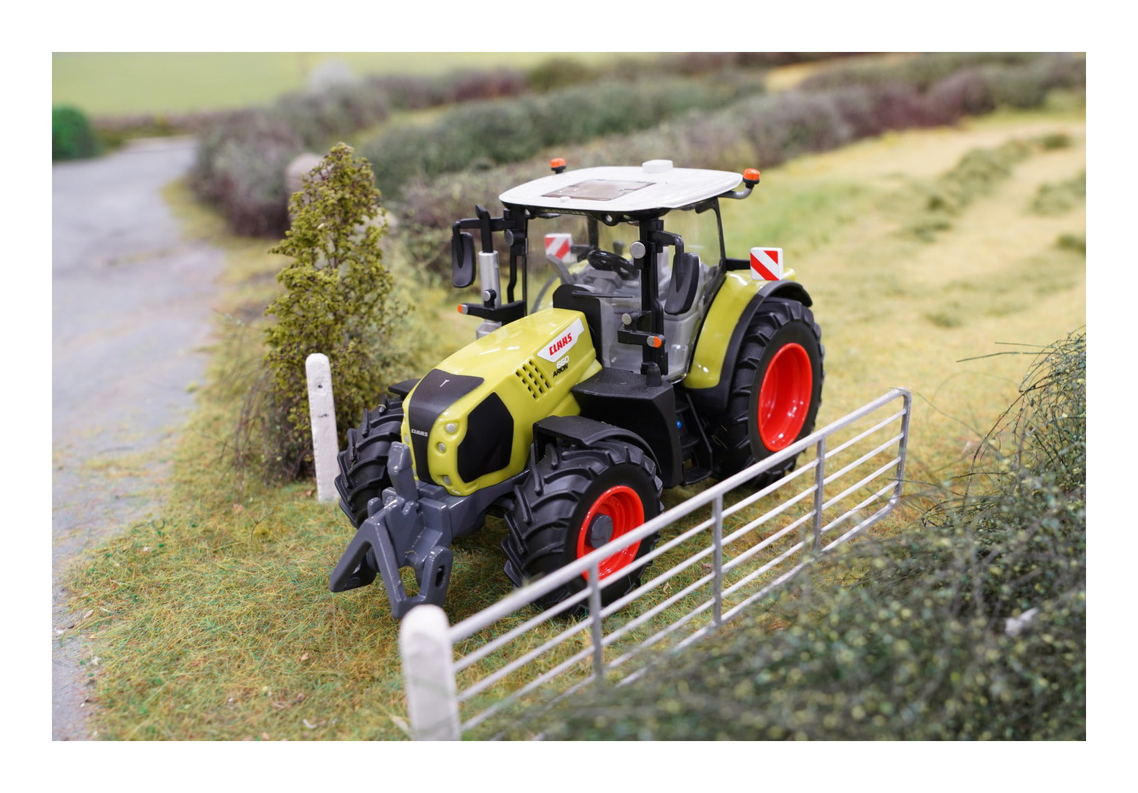 Britains CLAAS Arion 660 Tractor 1:32 Scale