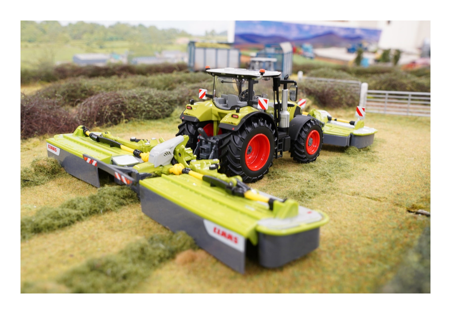 Britains CLAAS Arion 660 Tractor 1:32 Scale