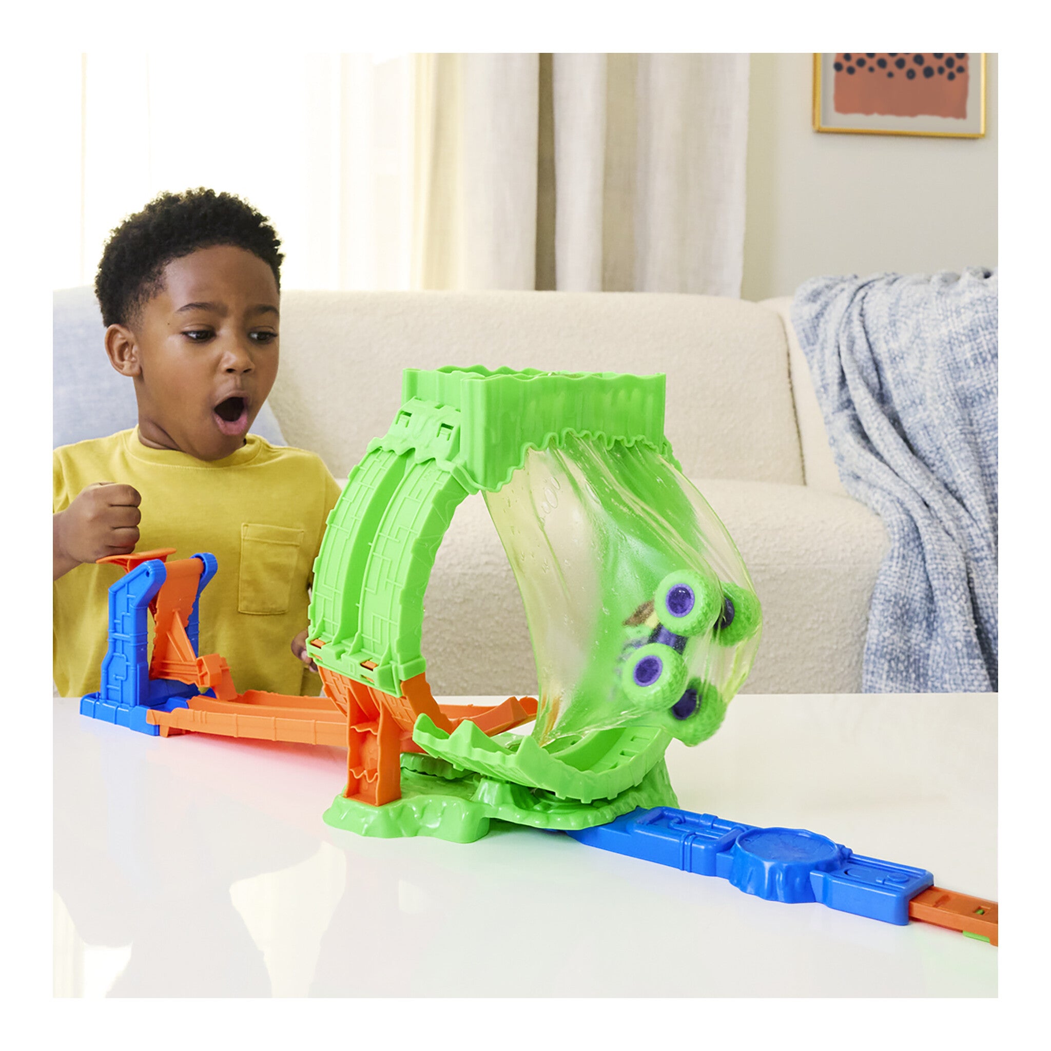 Hot Wheels Monster Trucks Mutant Chaos Chaos Loop Challenge Playset