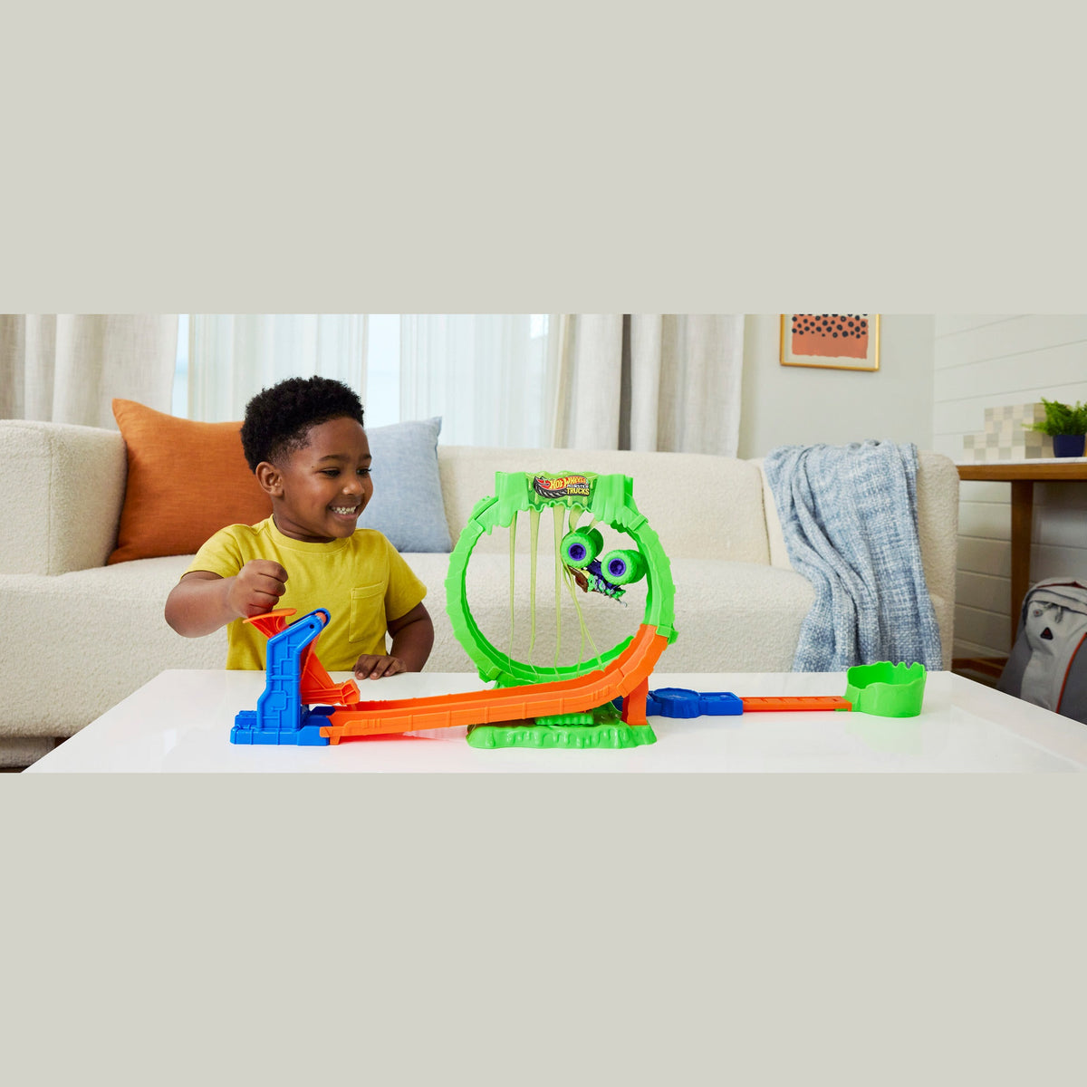 Hot Wheels Monster Trucks Mutant Chaos Chaos Loop Challenge Playset