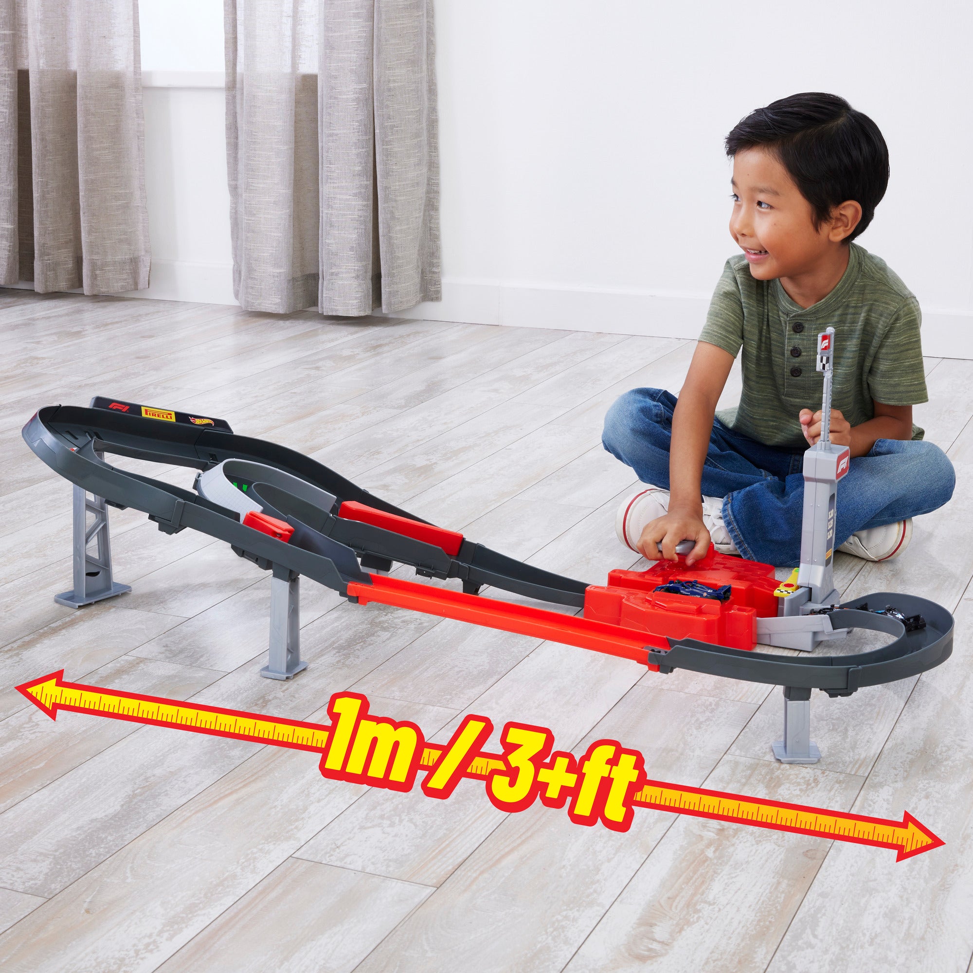 Hot Wheels Racing Formula 1 Sprint Race Circuit Track Set with 3 Cars