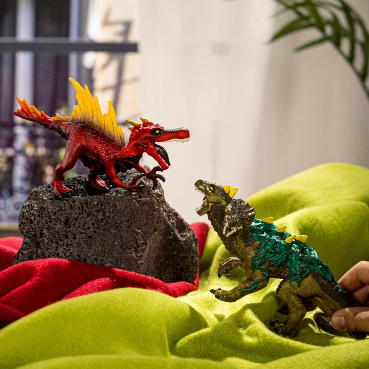 Schleich Eldrador Creatures Fire Saurian vs Jungle Lizard Figure Set