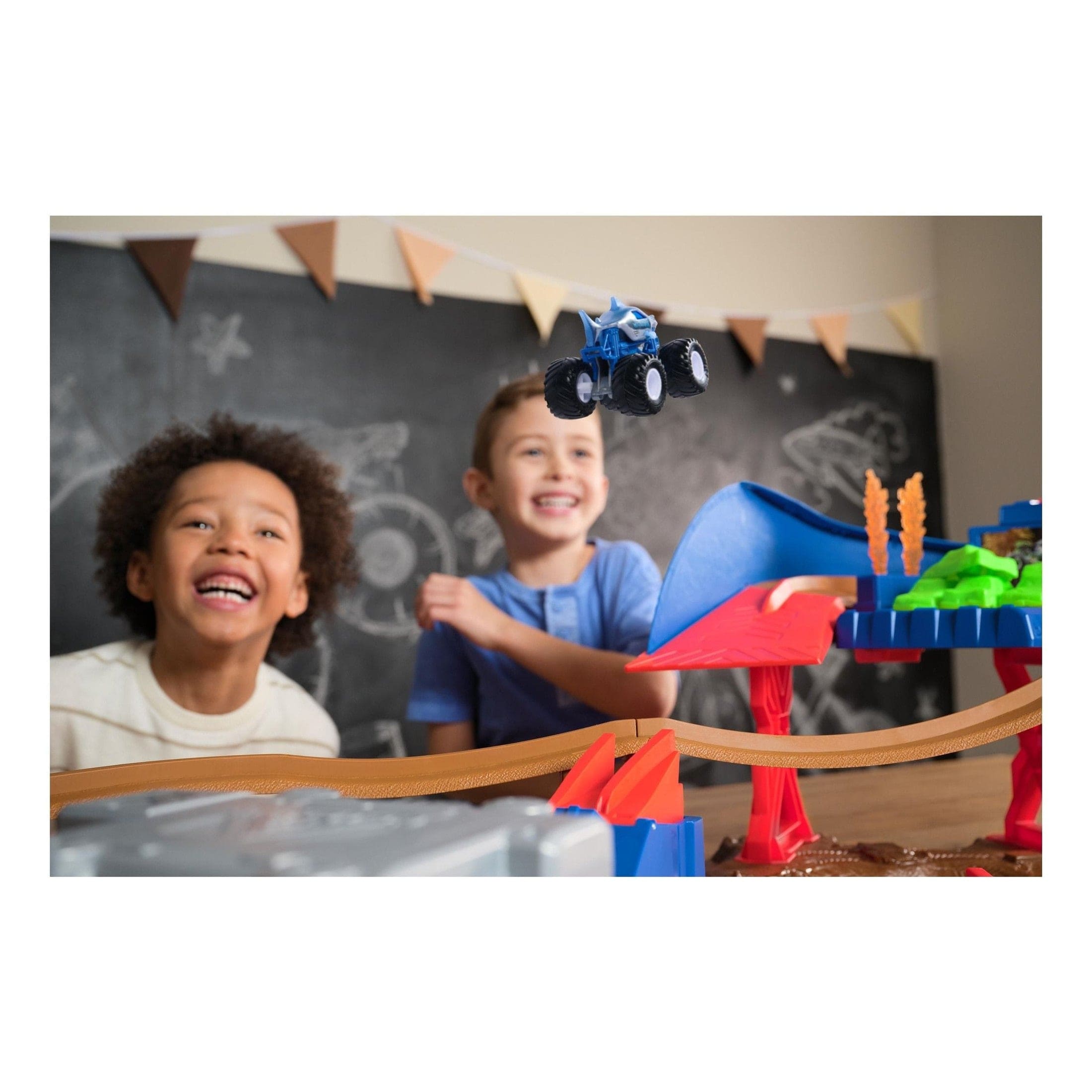 Monster Jam – Megalodon Speedster Playset | Lennie's Toys