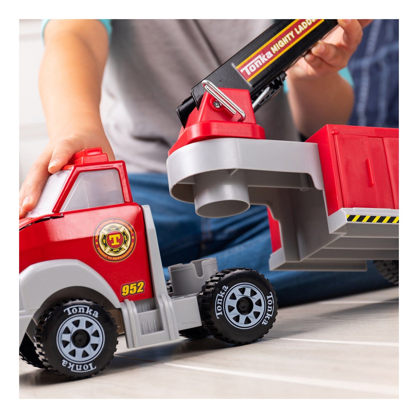 Tonka Steel Classics Hook and Ladder Fire Truck 885561062243