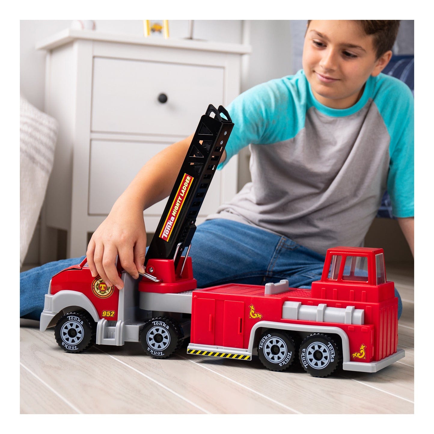 Tonka Steel Classics Hook and Ladder Fire Truck 885561062243