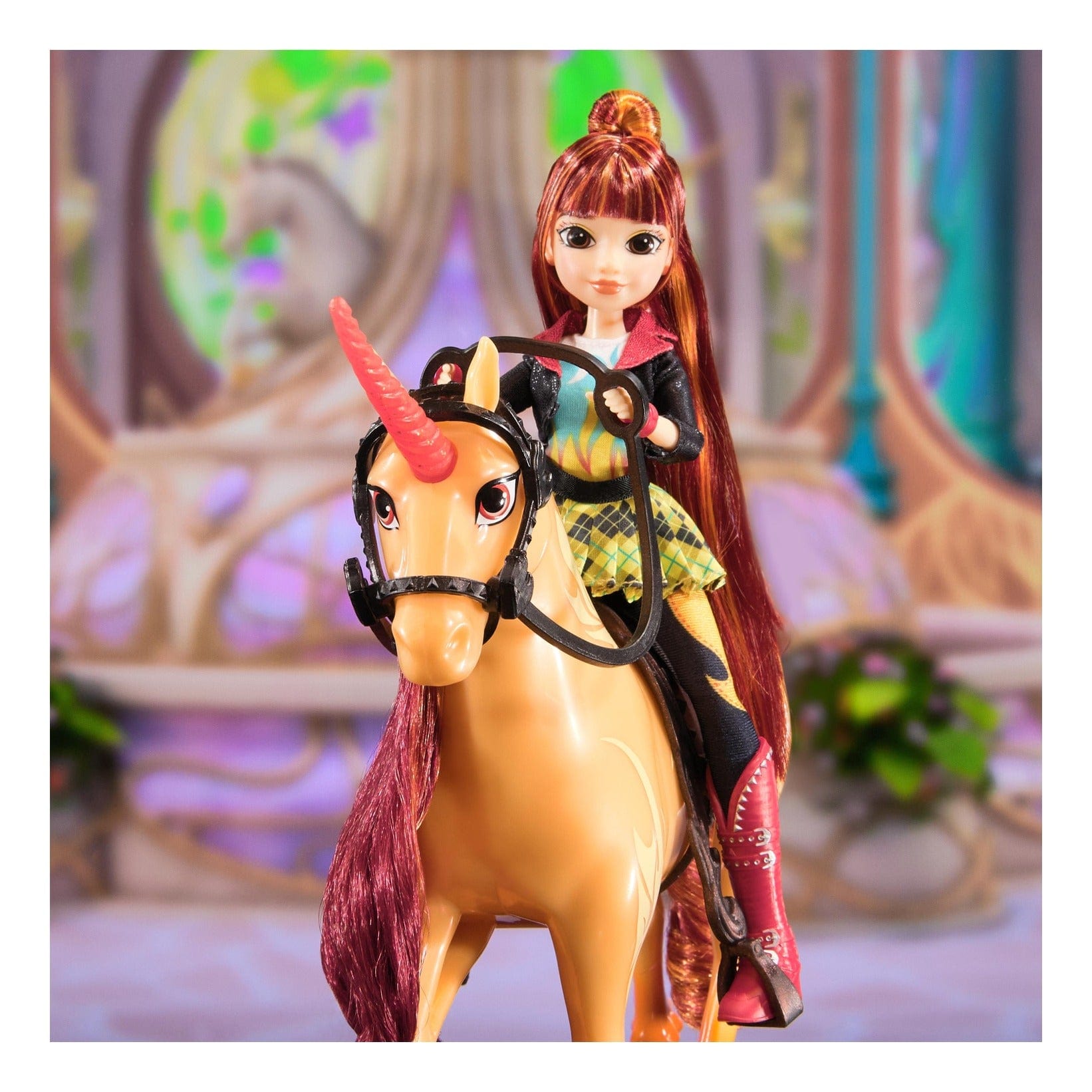 Unicorn Academy – Fashion Doll Unicorn Cinder Playset