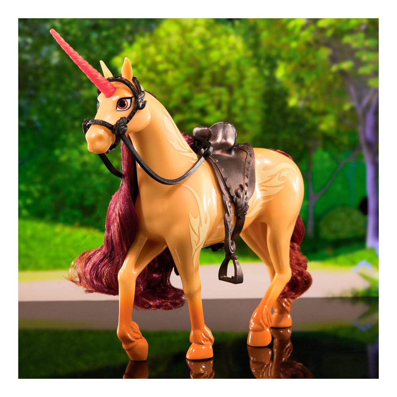 Unicorn Academy – Fashion Doll Unicorn Cinder Playset