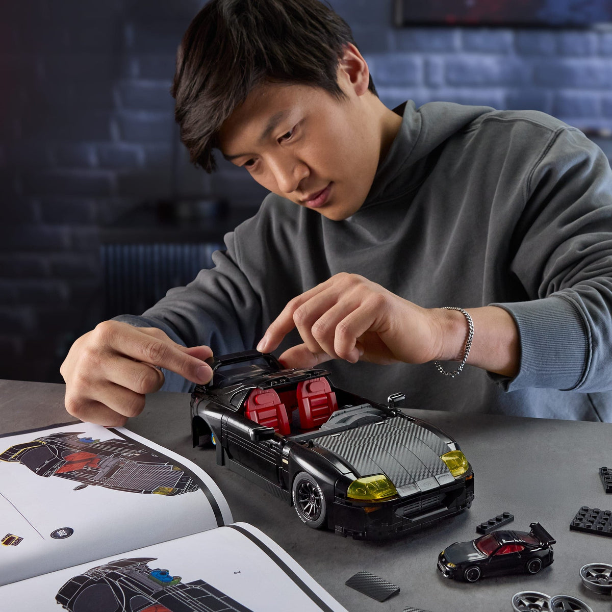 Mattel Brick Shop Hot Wheels ’94 Toyota Supra MKIV Building Set – 824 Pieces 194735349104