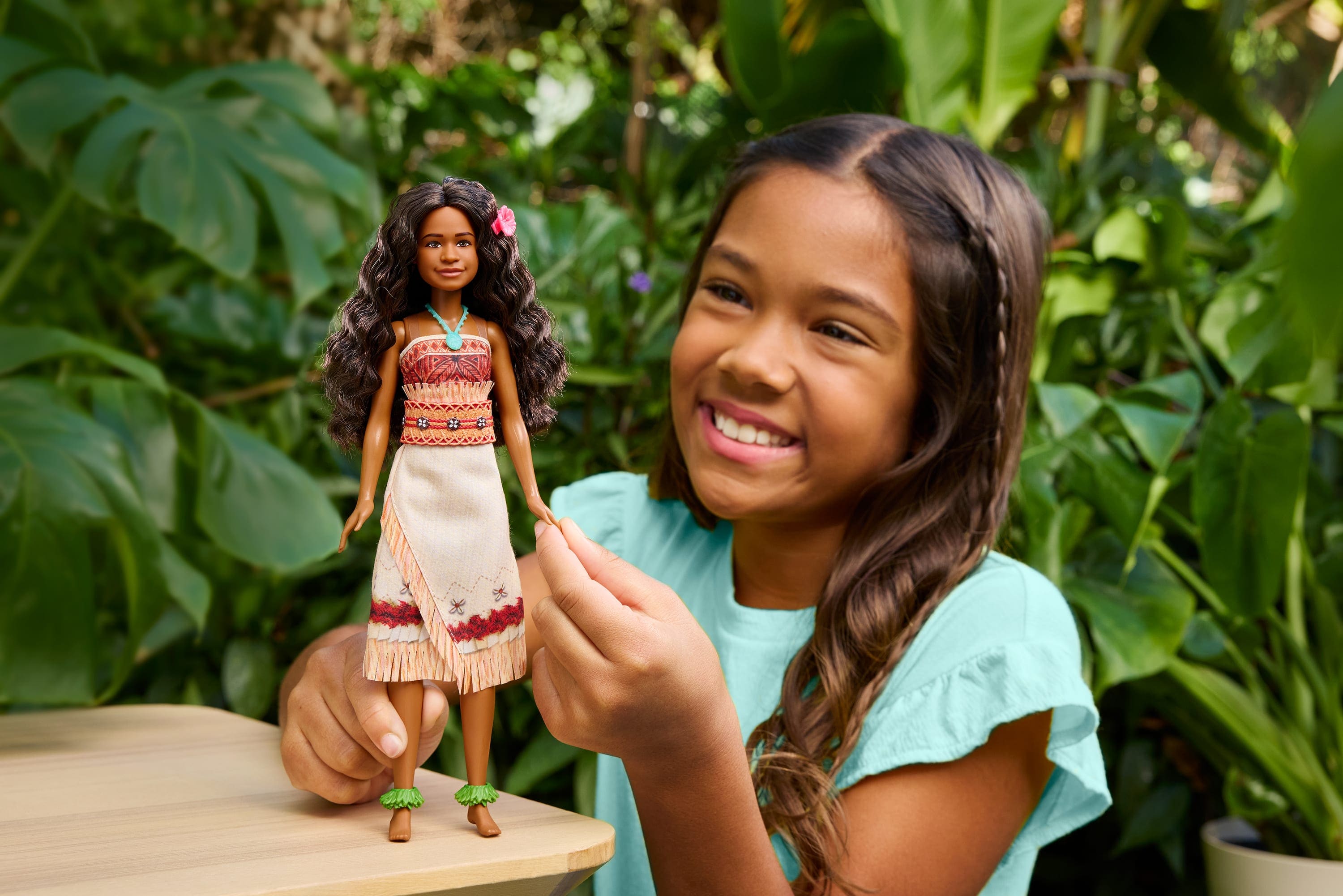Mattel Disney Moana Live-Action Fashion Doll with Removable Outfit and 5 Accessories 194735368037