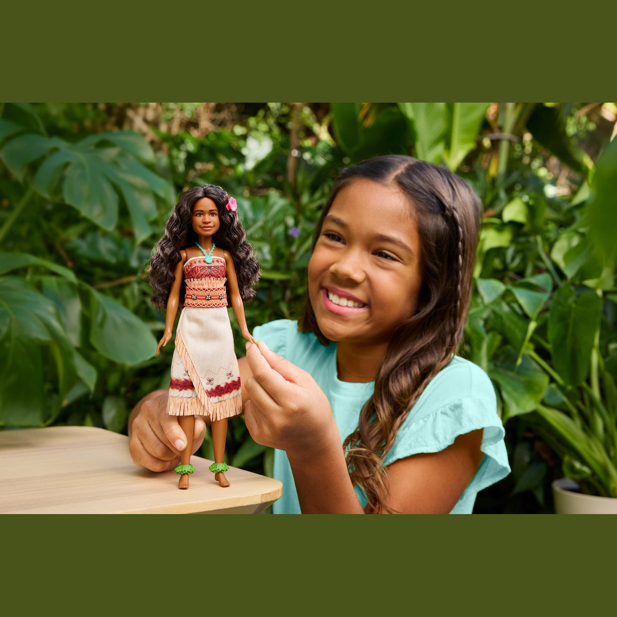 Mattel Disney Moana Live-Action Fashion Doll with Removable Outfit and 5 Accessories 194735368037
