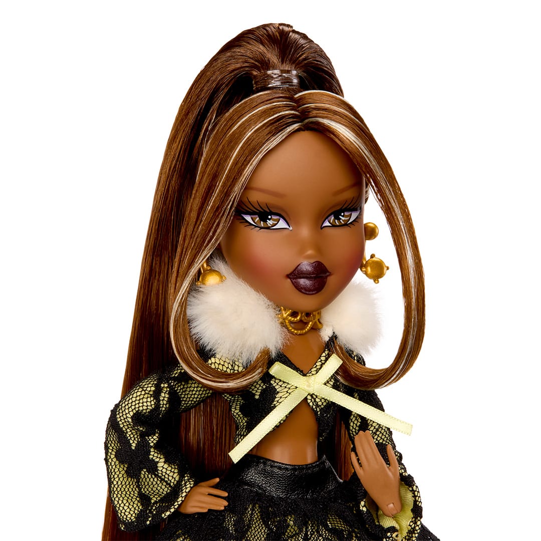 Bratz Stylin’ Birthdayz Sasha Fashion Doll with Customisable T-Shirt 35051596042