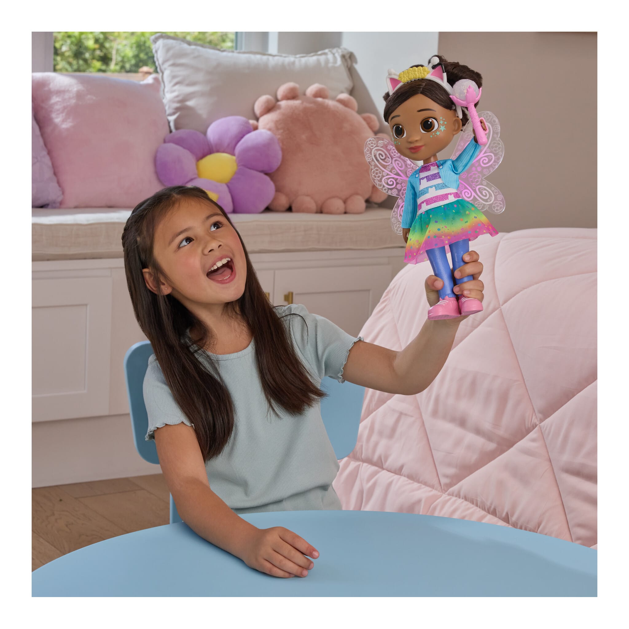 Gabby's Dollhouse Dandelion Magic Gabby Doll with Light-Up Wings 681147118935