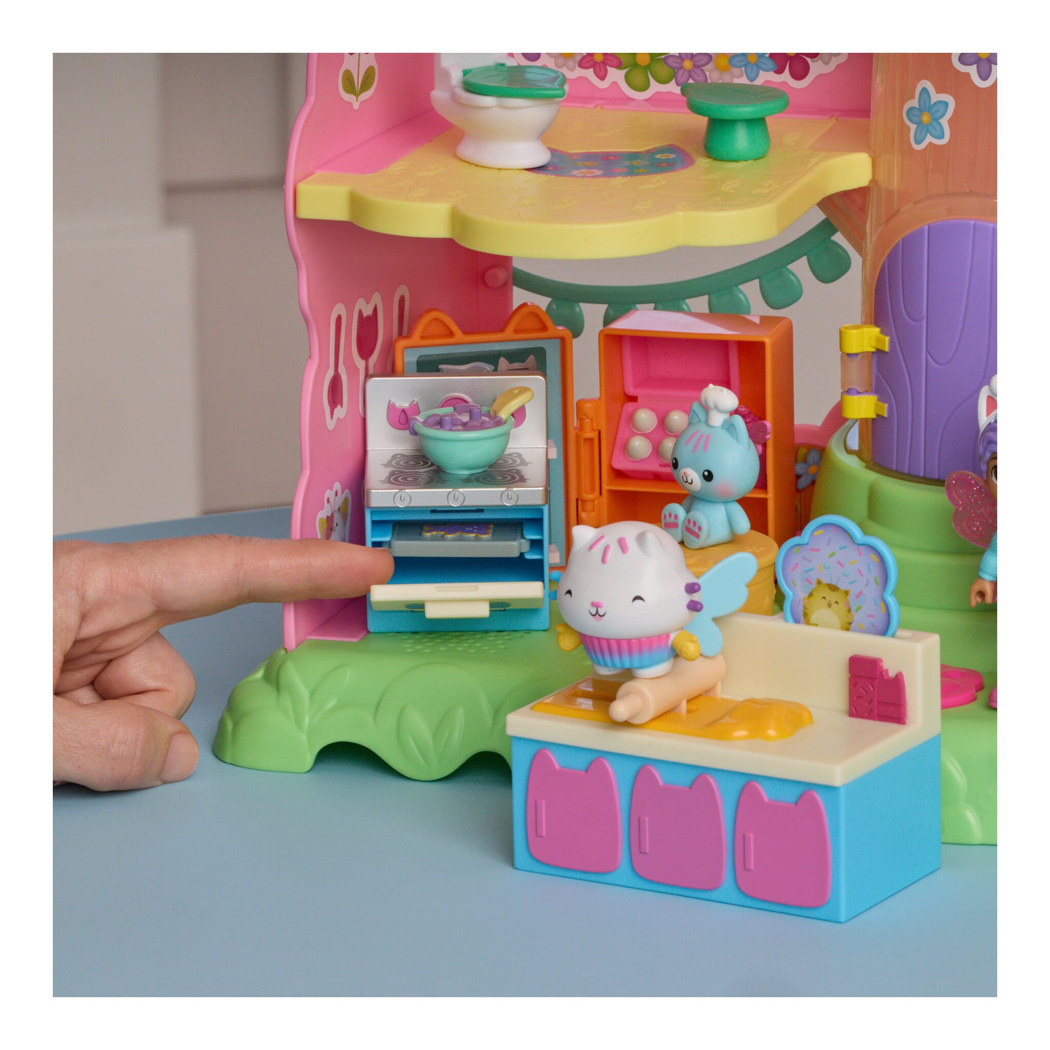Gabby's Dollhouse Fairylandia Cakey Cat's Fairy Kitchen Set 681147133426