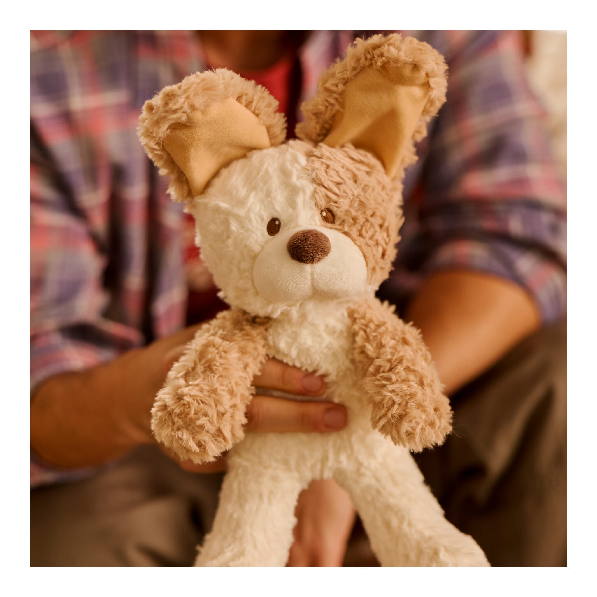 GUND Peeki the Puppy Handheld Peek-a-Boo Plush Toy 681147133945