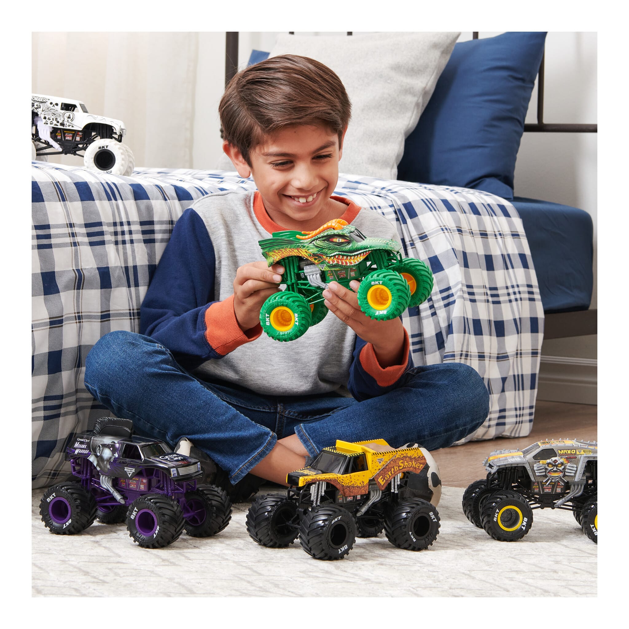 Monster Jam Grave Digger 1:24 Die-Cast Monster Truck 681147146969