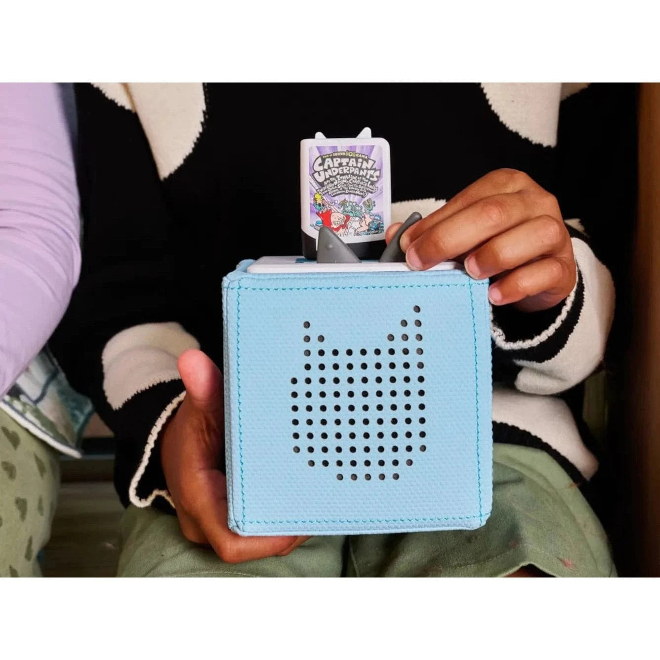 Tonies Books - Dav Pilkey - Captain Underpants and the Invasion of the Incredibly Naughty Cafeteria Ladies from Outer Space 4251192161062