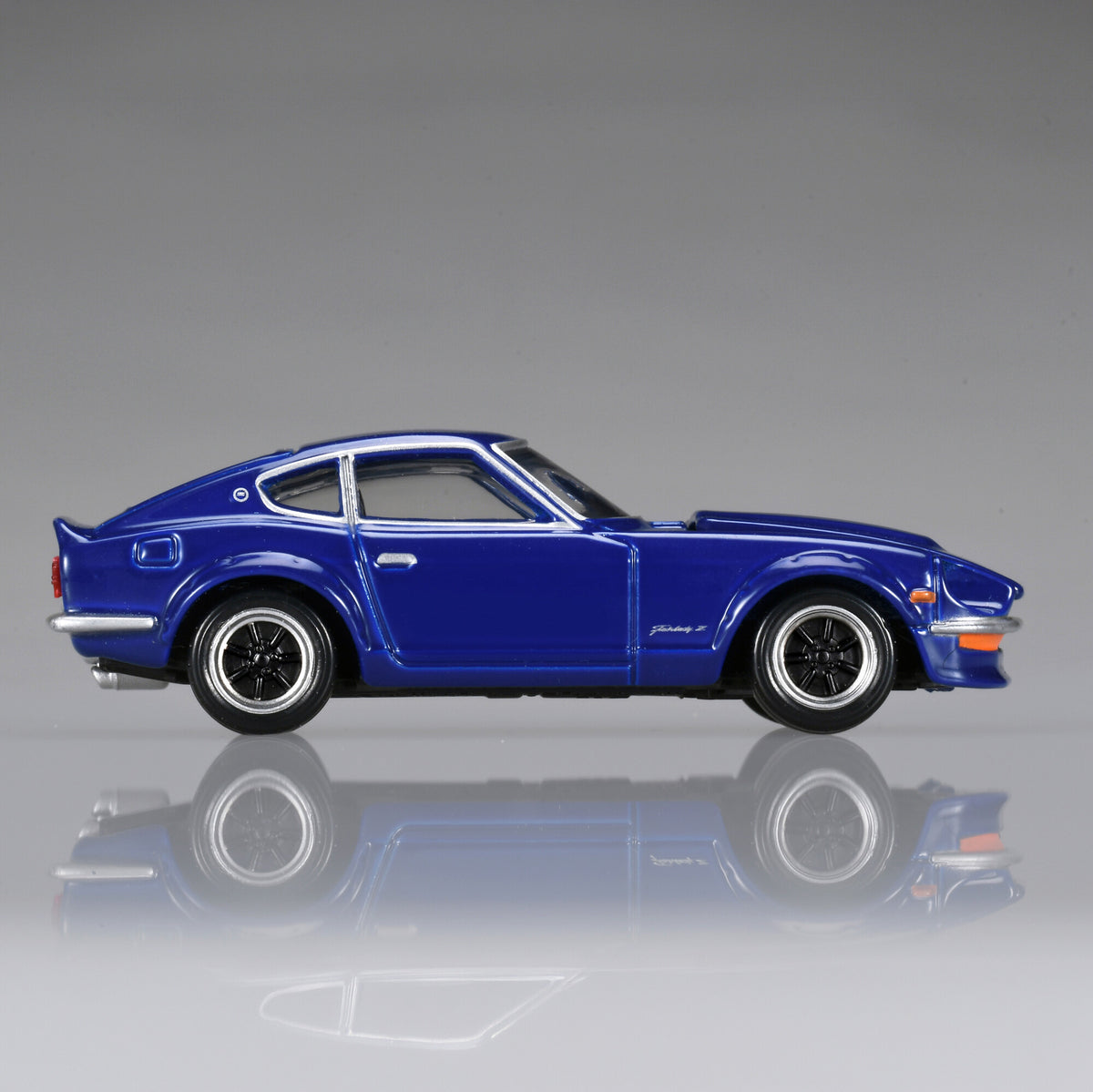 TOMICA Premium 09 Nissan Fairlady Z – 114178 Side View lpr