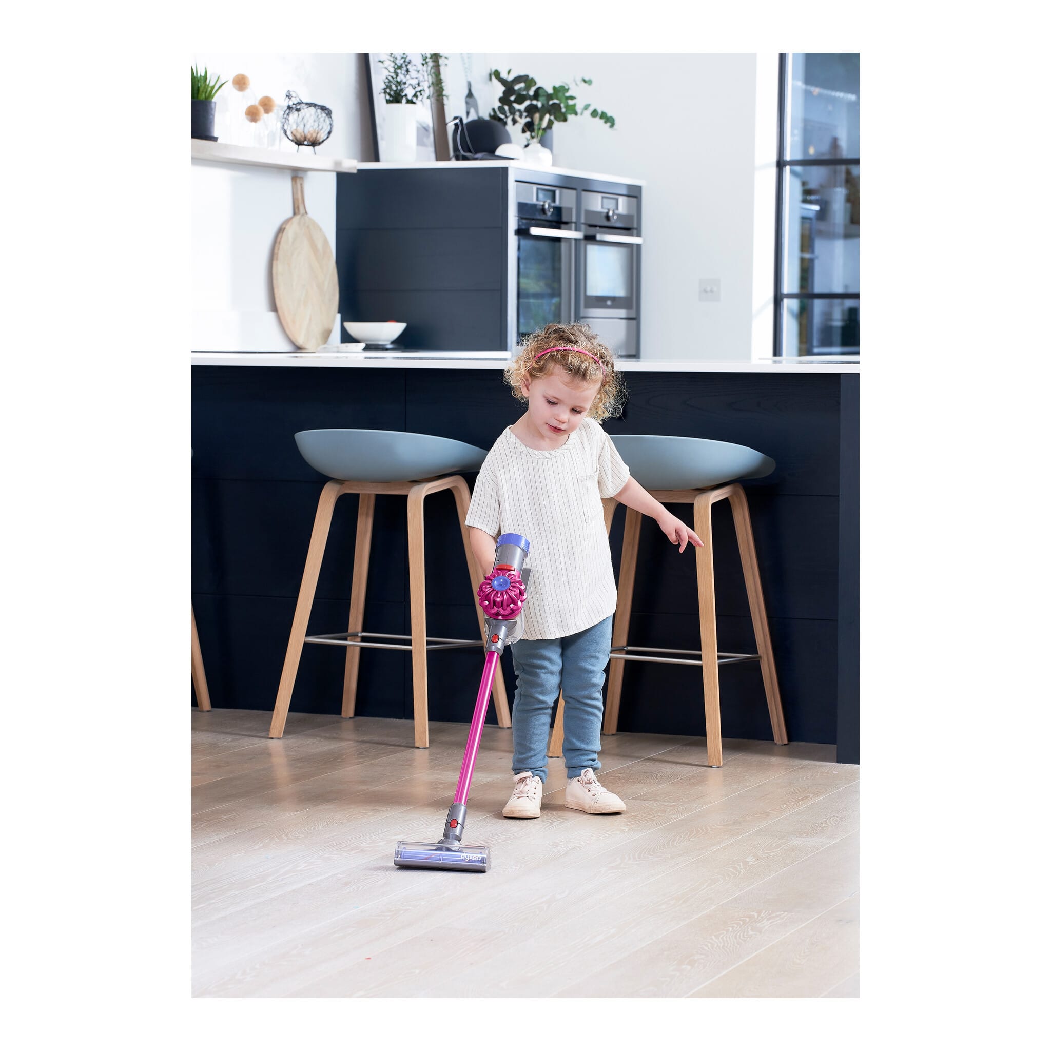 Casdon Dyson V8 Cord-Free Vacuum Cleaner Toy - Blue