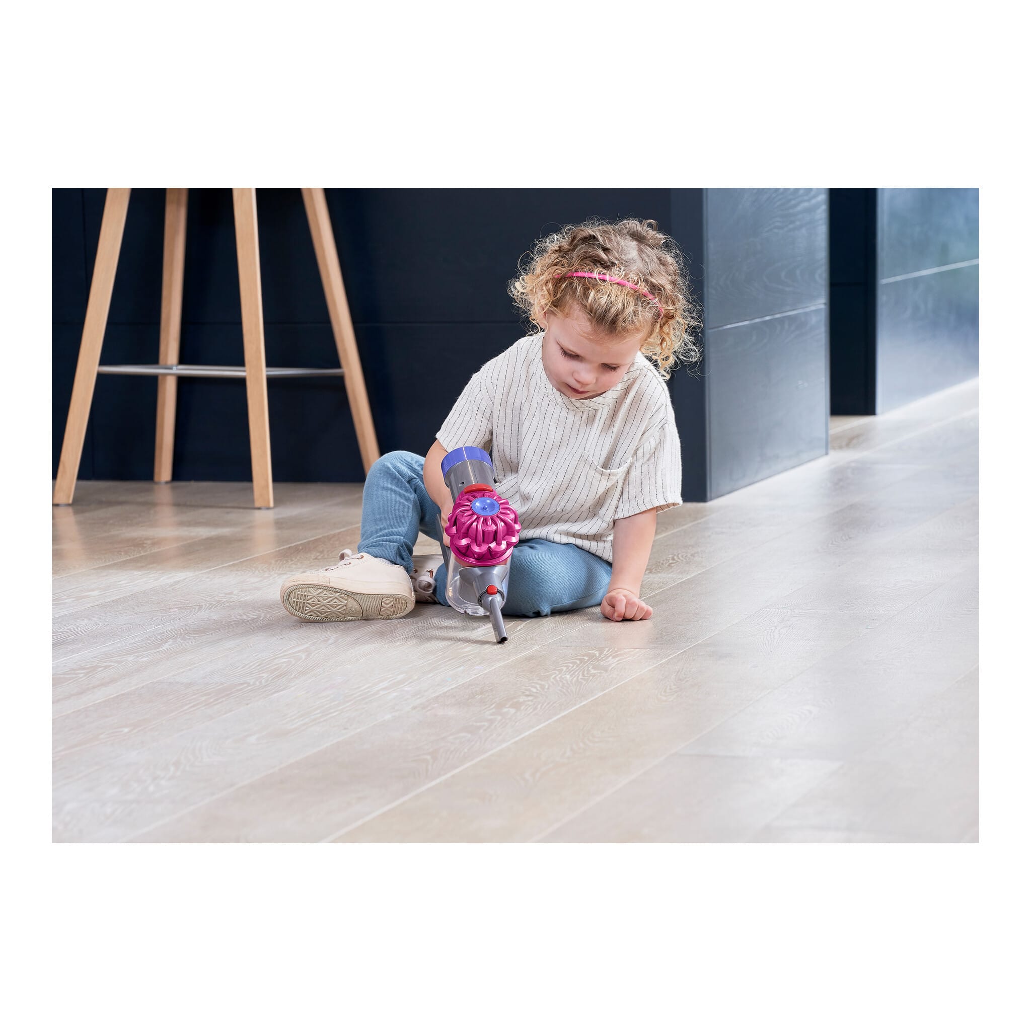 Casdon Dyson V8 Cord-Free Vacuum Cleaner Toy - Blue