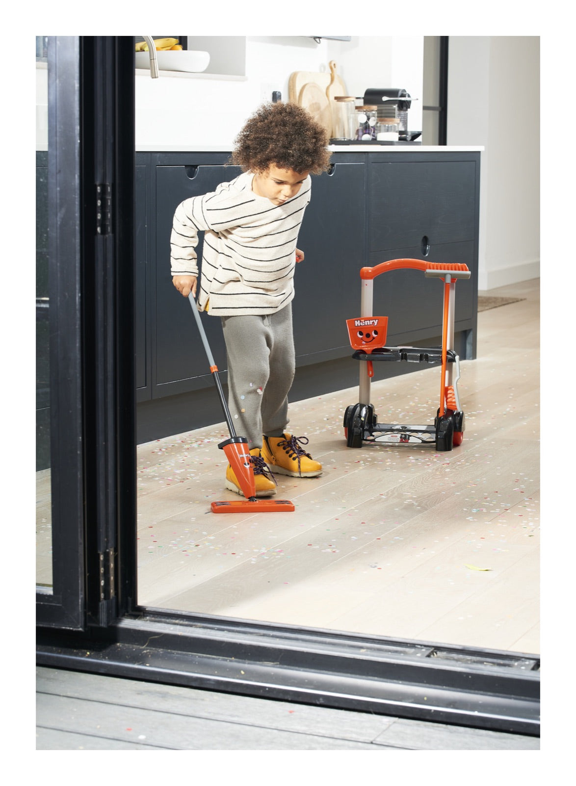 Casdon Henry Cleaning Trolley Pretend Play Set – 143%2063060%20(5)