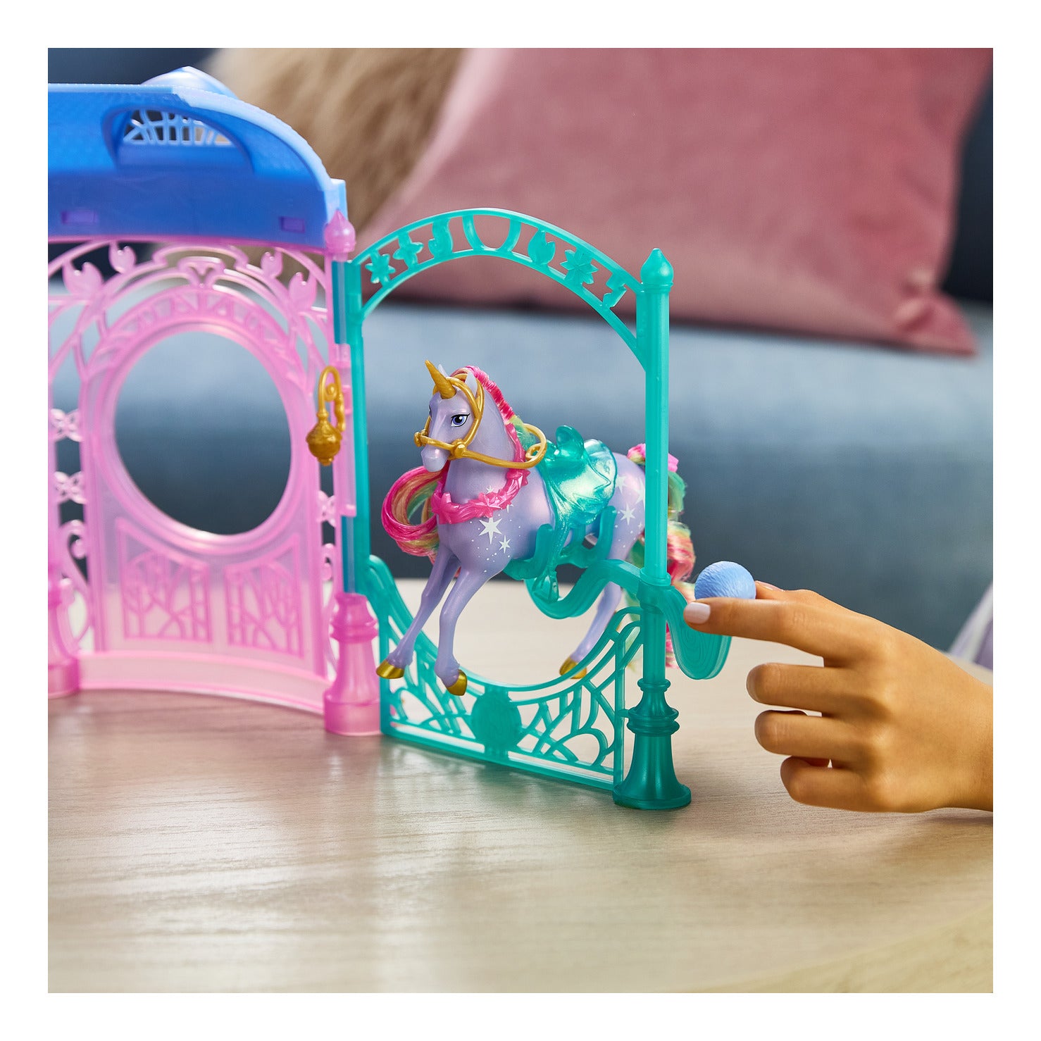 Spin Master Unicorn Academy Starglow Fountain & Stable Playset with Wildstar