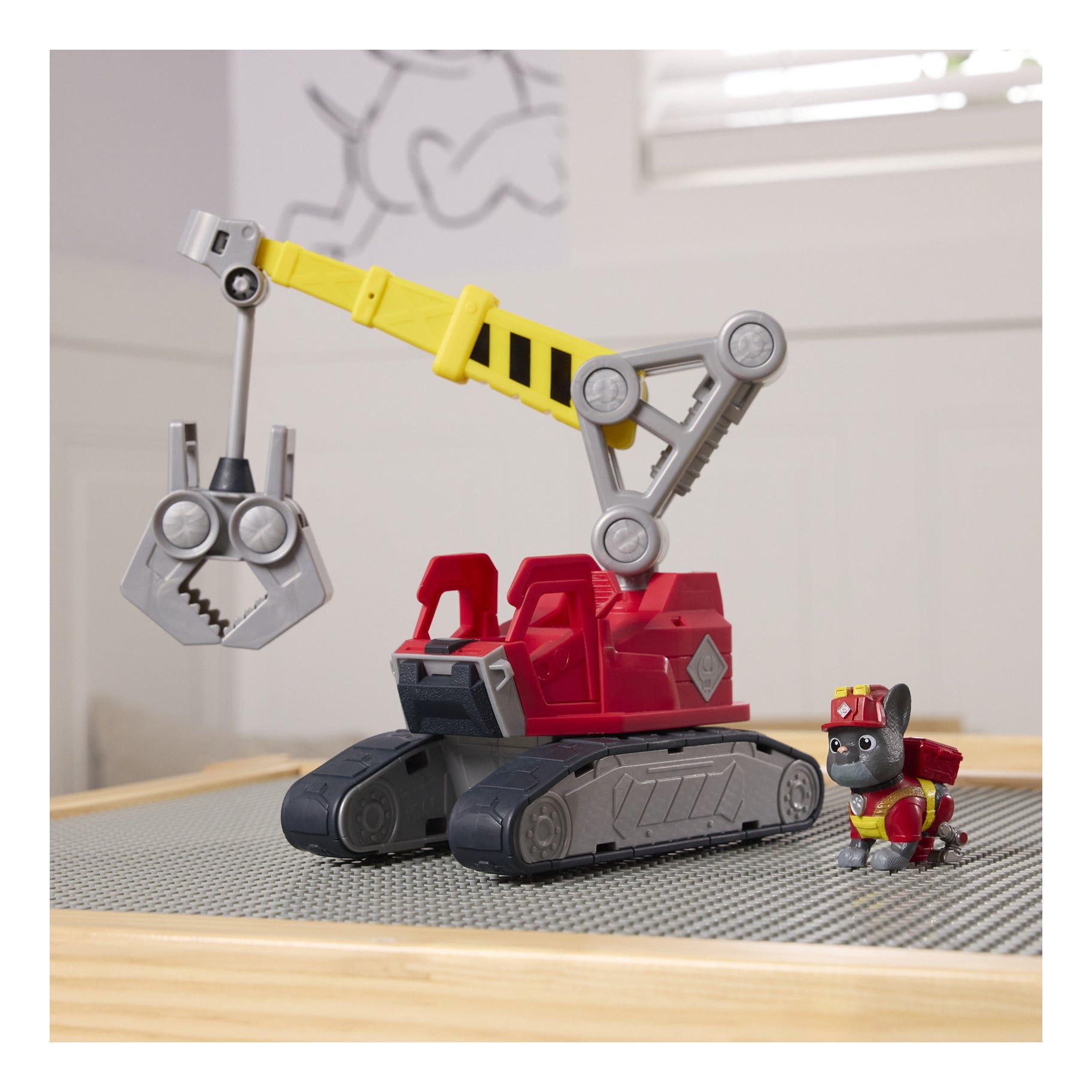 Rubble & Crew Charger's Mega Power Crane Vehicle with Figure