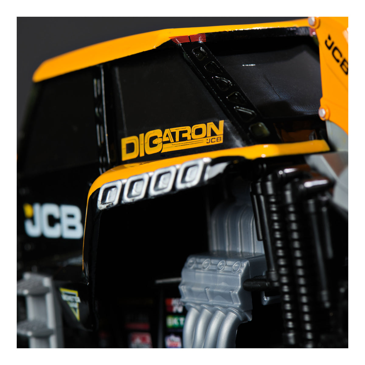 Monster Jam – 1:24 Die Cast Solid Digatron Truck