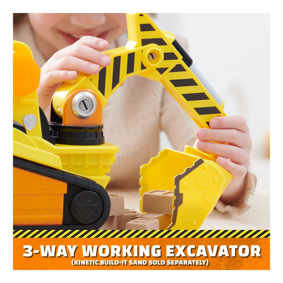 Close-up of the bulldozer’s three-way articulated excavator arm and bucket