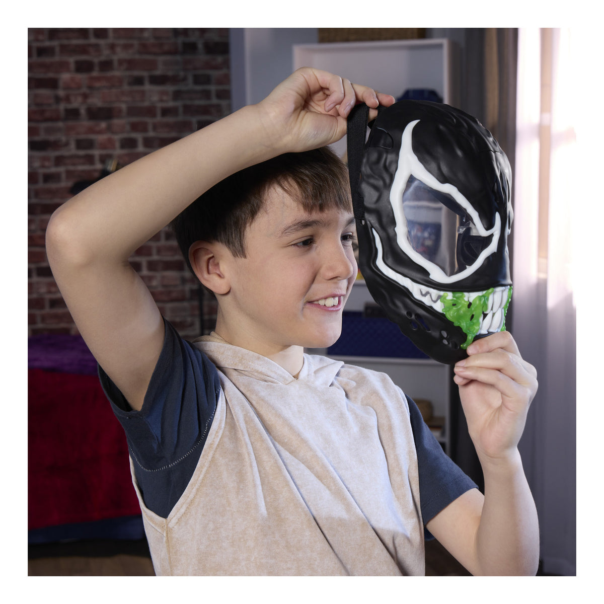 ** Spiderman Venom Feature Mask