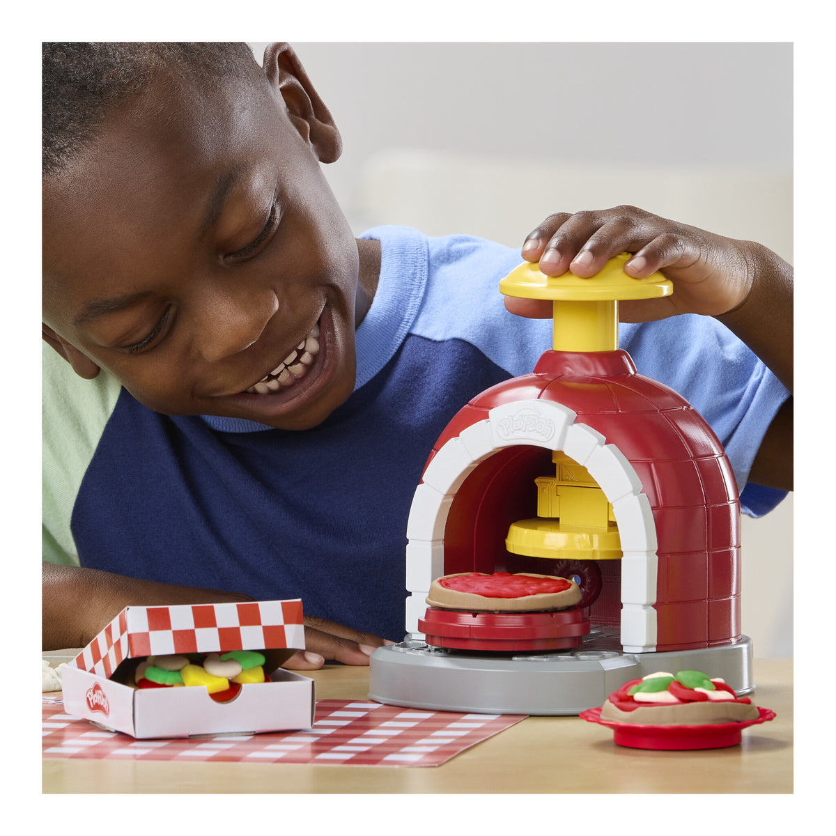 Play-Doh Stamp 'n Spin Pizza Playset with 5 Colours
