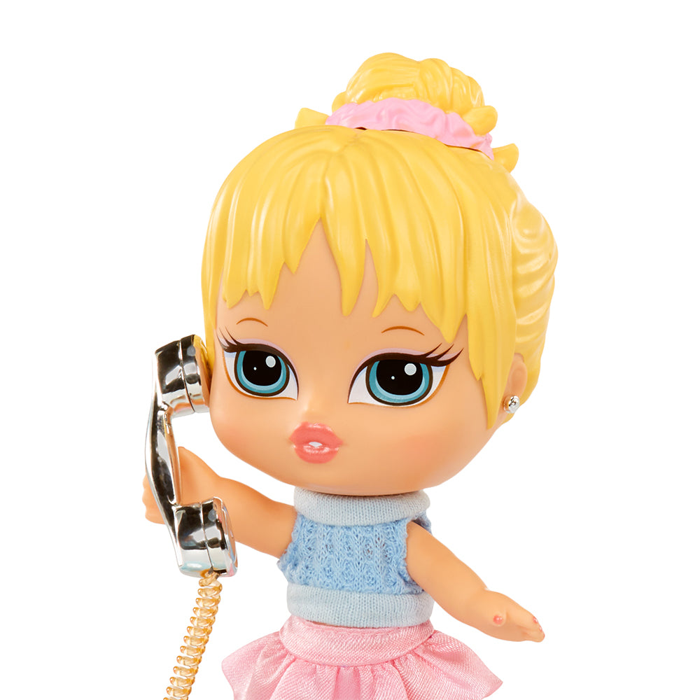 ** Bratz Babyz Runwayz Doll - Cloe