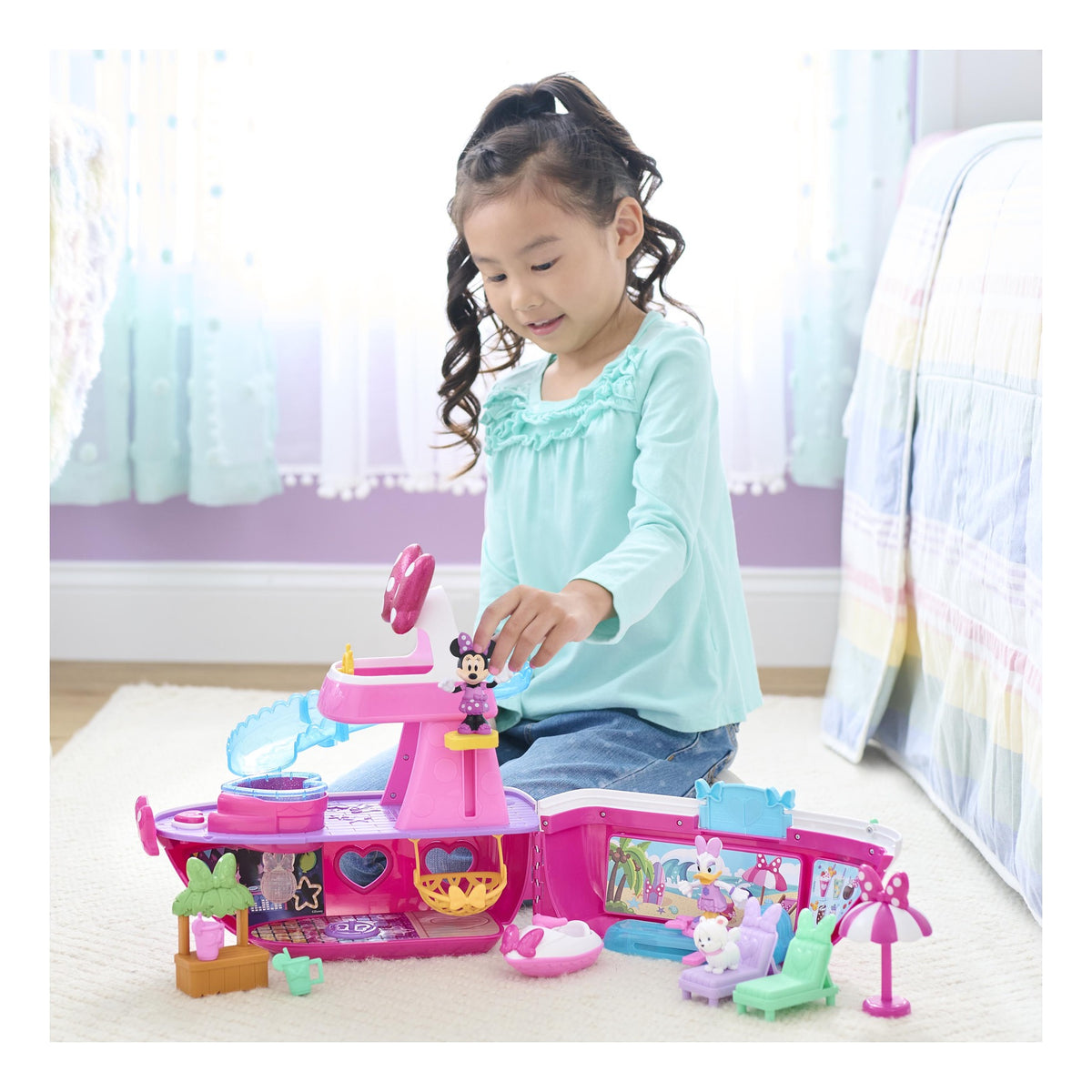* Minnie Mouse Bowdazzling Yacht Playset