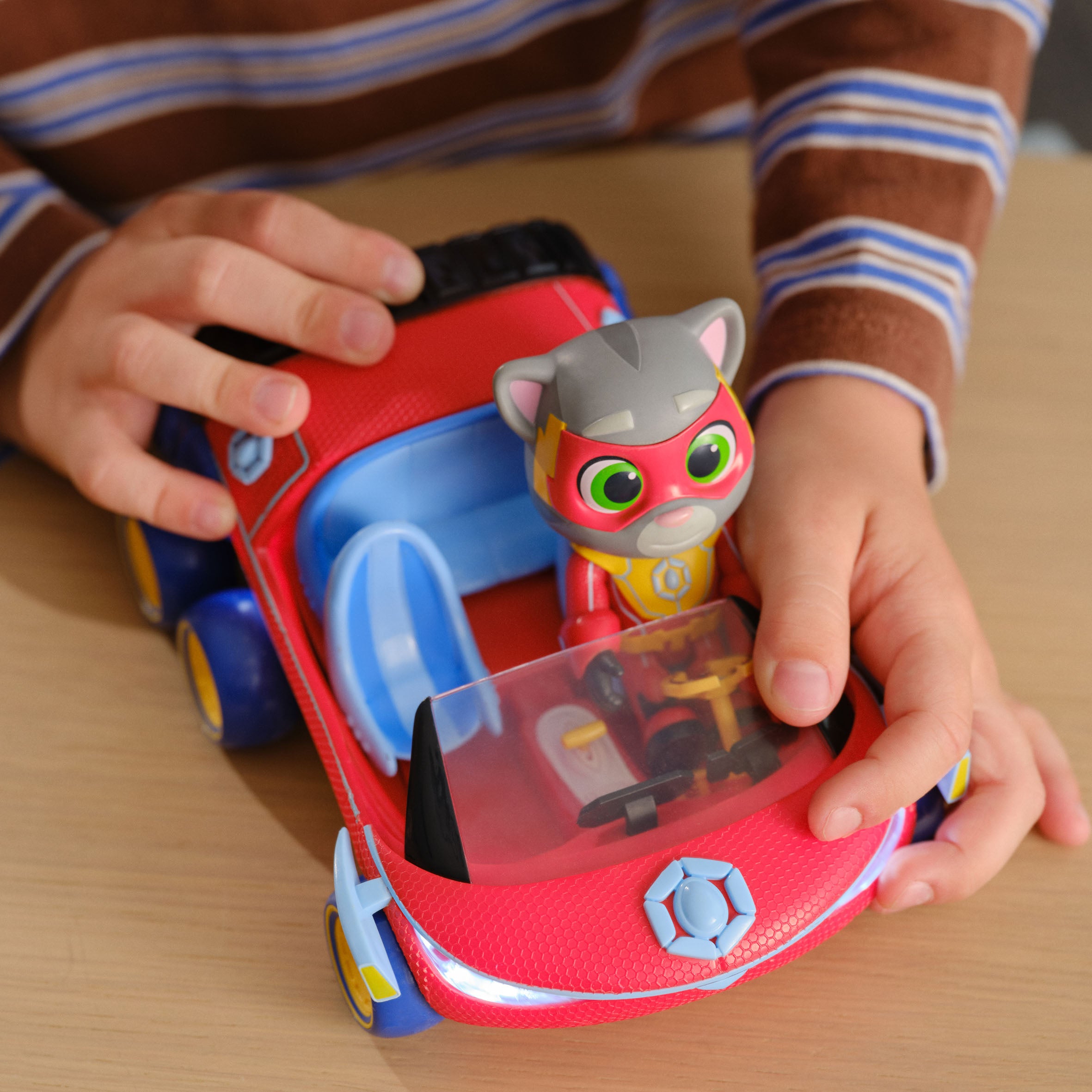 Talking Tom Heroes Suddenly Super 4-Inch Tom Figure and Car Set