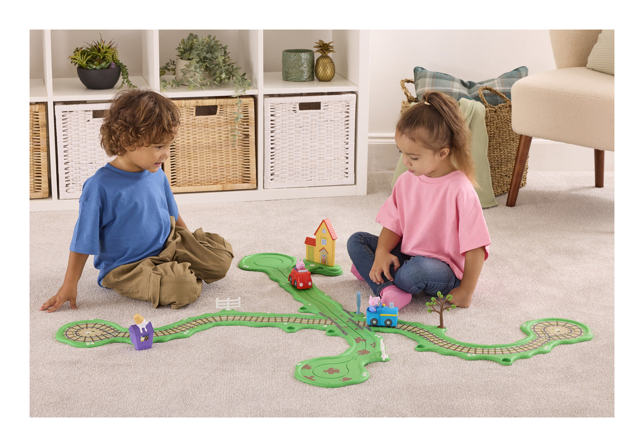 Peppa Pig Whizz Around Runabout Town Motorised Track Set