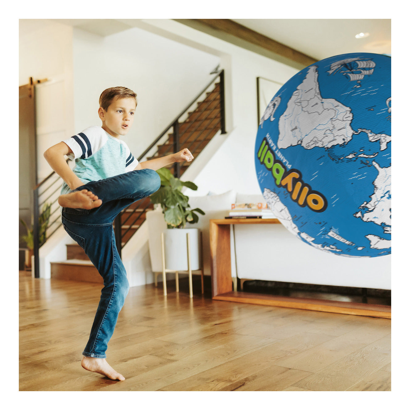 Ollyball Planet Earth 22-Inch Mega STEAM Inflatable Globe