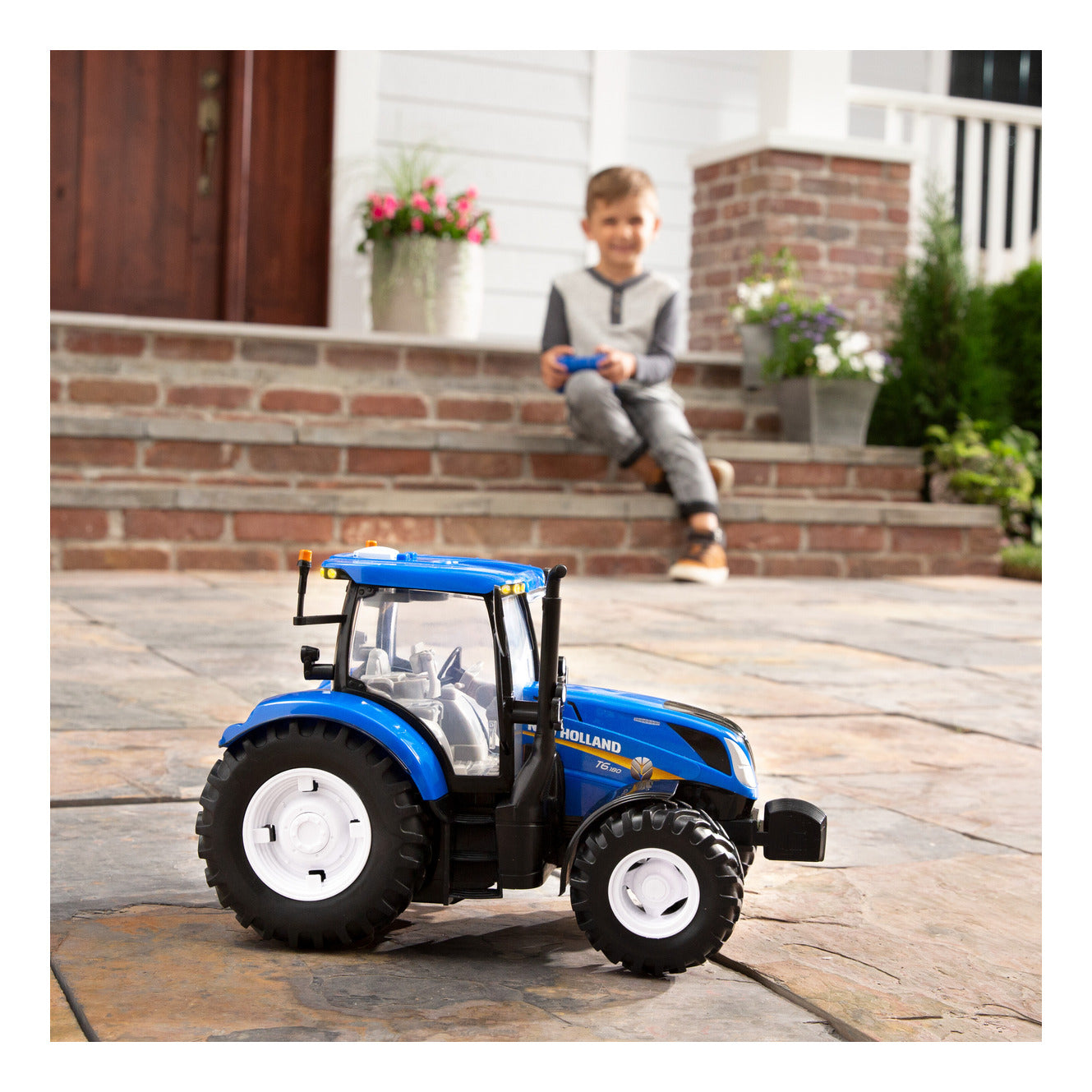 Britains Big Farm Radio Controlled New Holland T6 Tractor 1:16