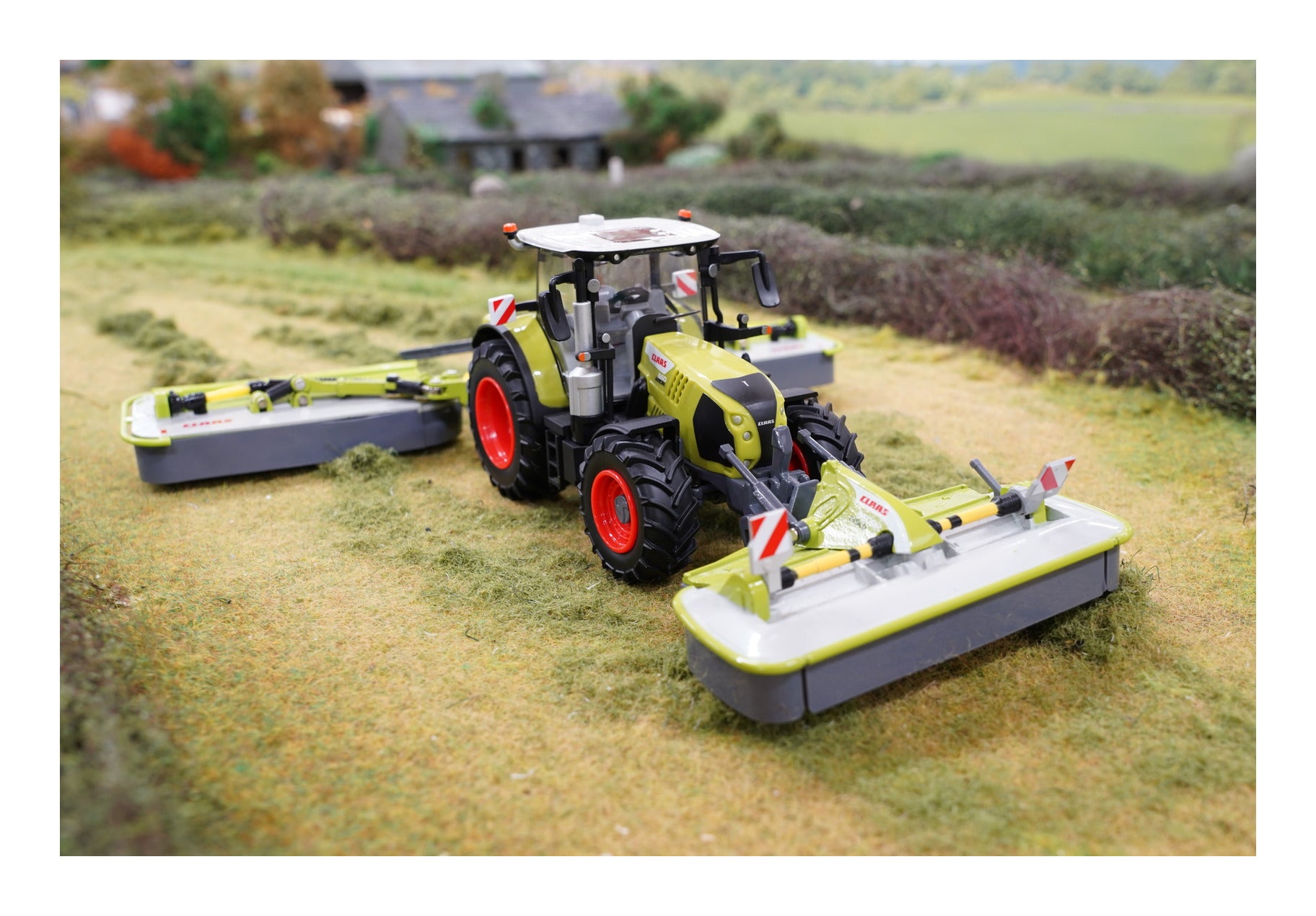 Britains CLAAS Arion 660 Tractor 1:32 Scale