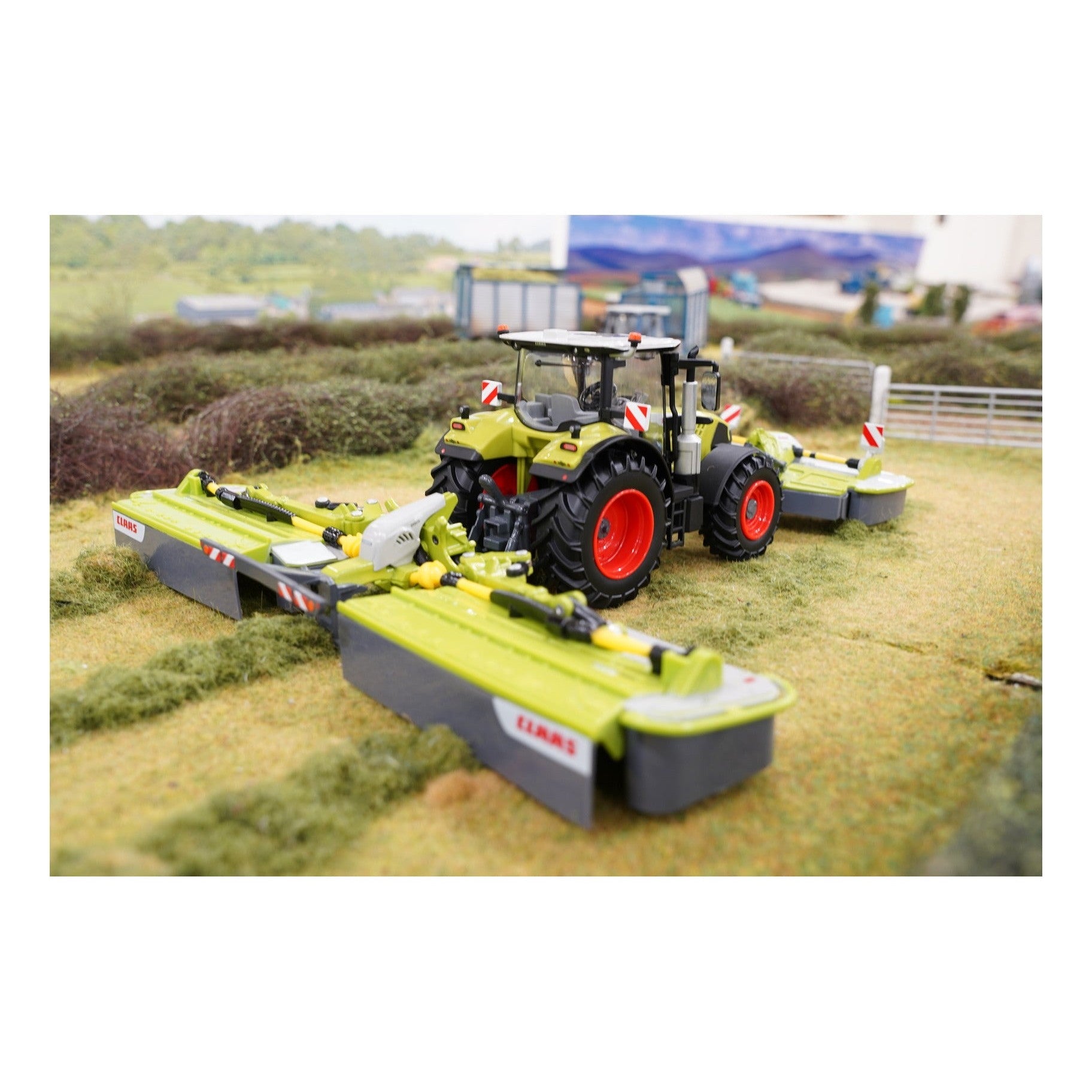 Britains CLAAS Arion 660 Tractor 1:32 Scale