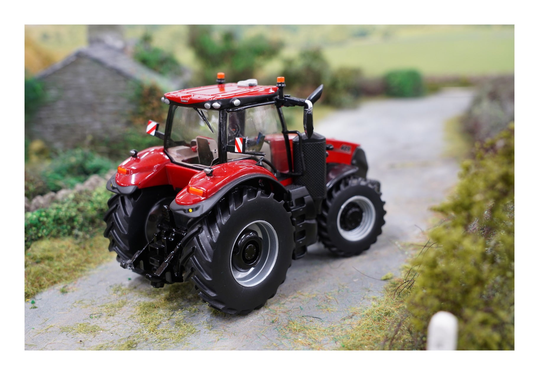 Britains Case IH Magnum 405 Tractor 1:32 Scale Model