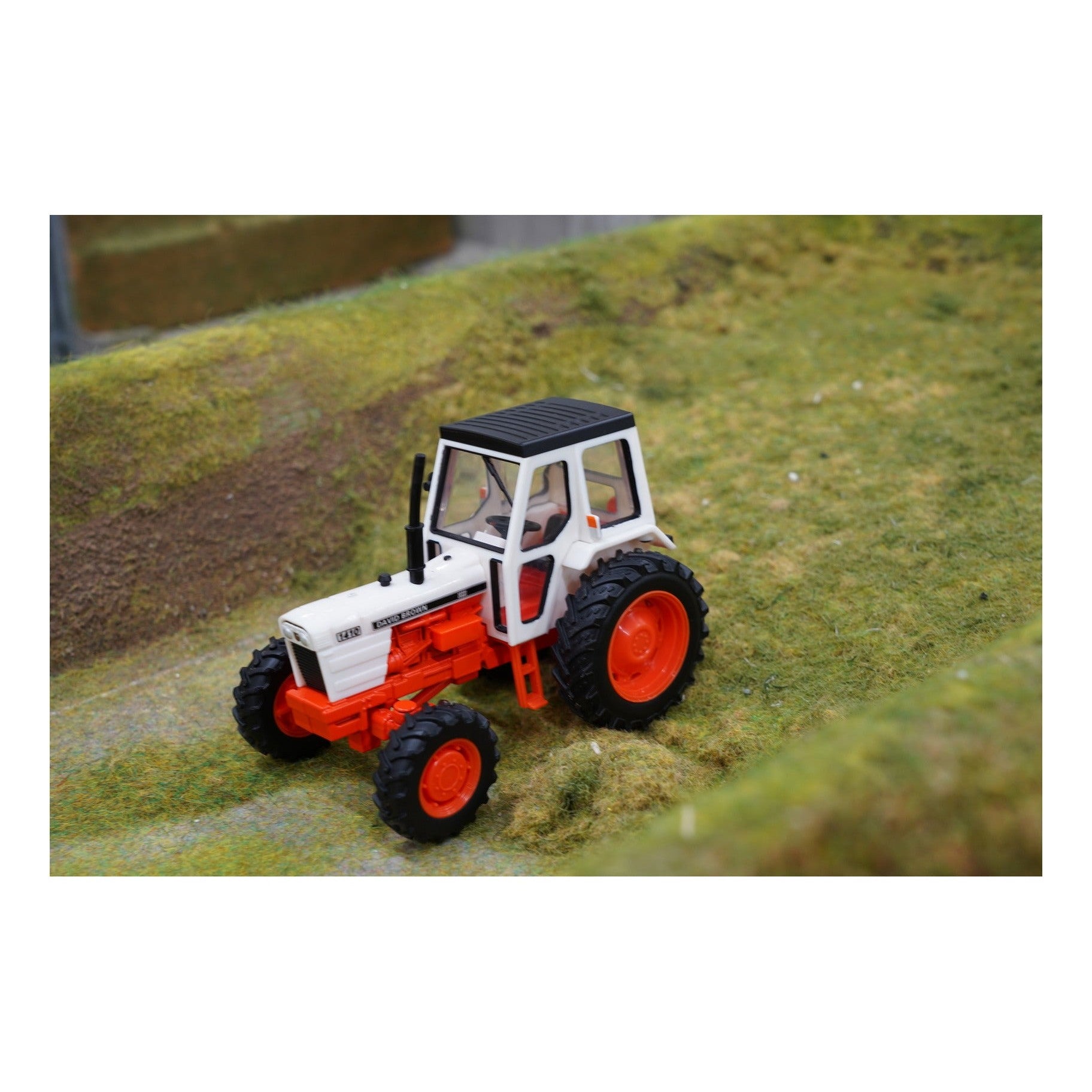 Britains David Brown 1410 4WD Tractor Model 1:32 Scale