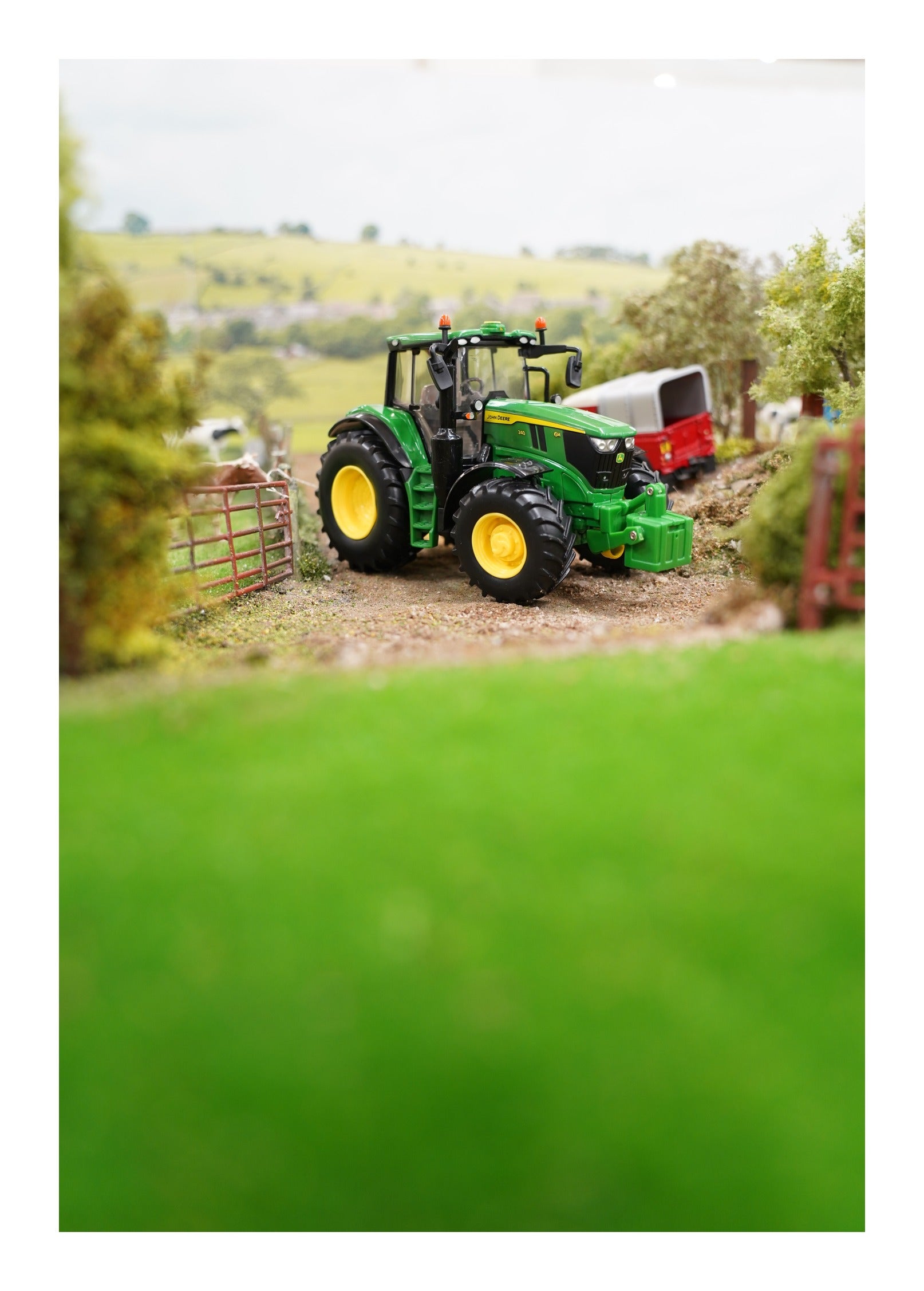 Britains John Deere 6M 240 Tractor 1:32 Scale