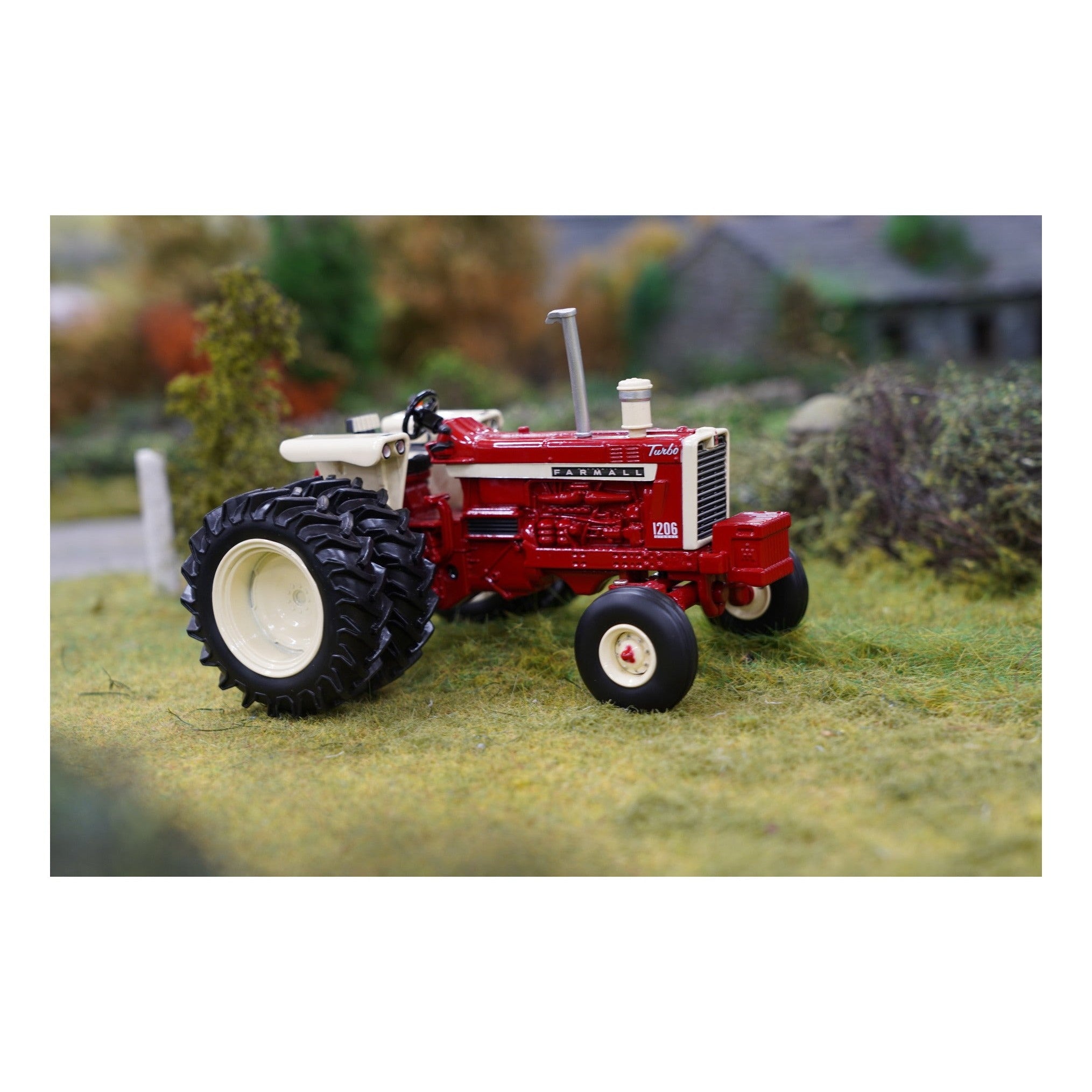 Britains Case IH Farmall 1206 Tractor 1:32 Scale